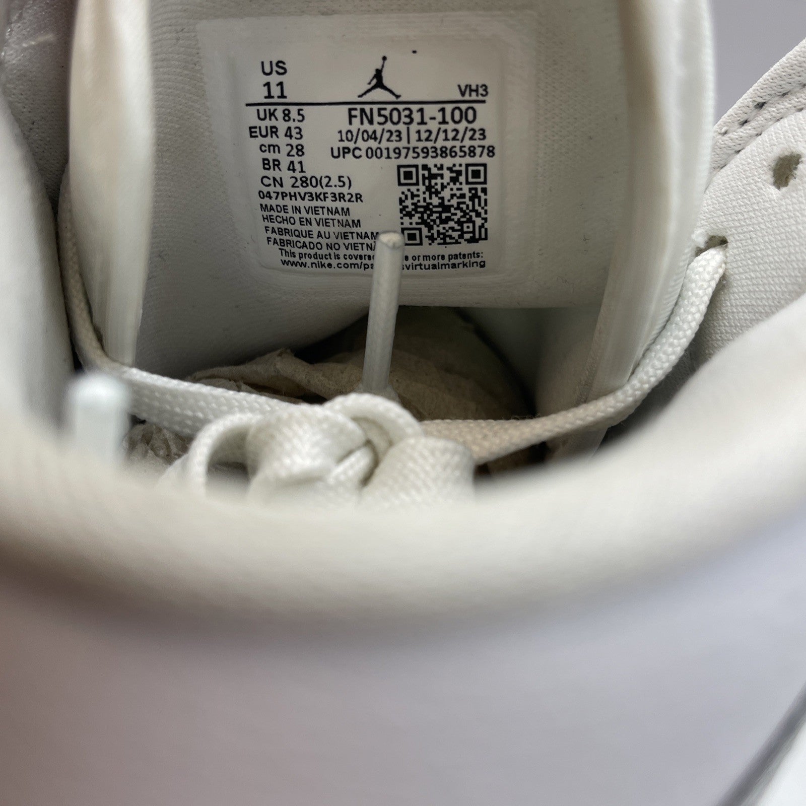 Size 11W - Air Jordan 1 SE Mid Metallic Silver White Leather (FN5031-100)