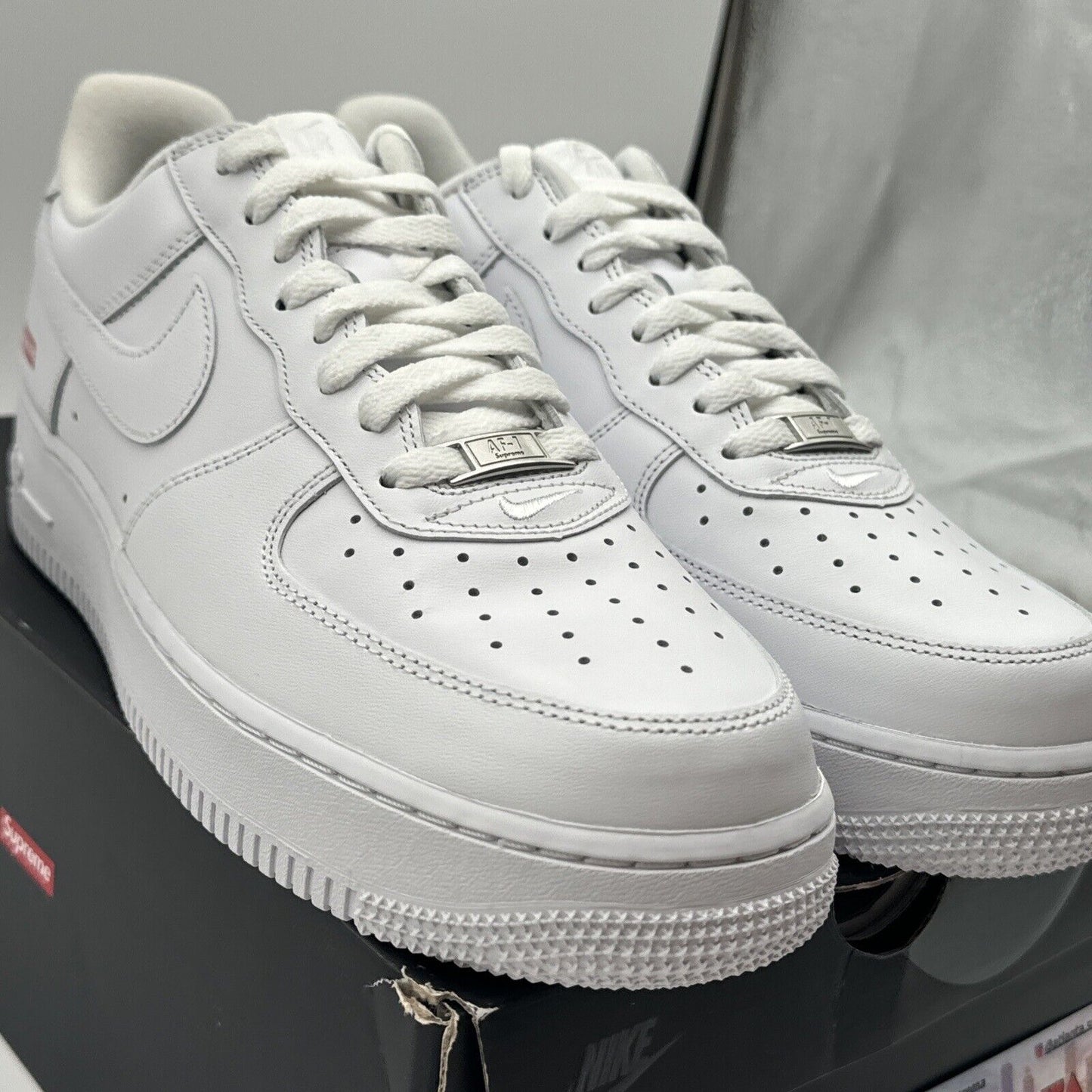 Size 9.5 - Nike Air Force 1 x Supreme Low Box Logo - White Iconic Premium lthr