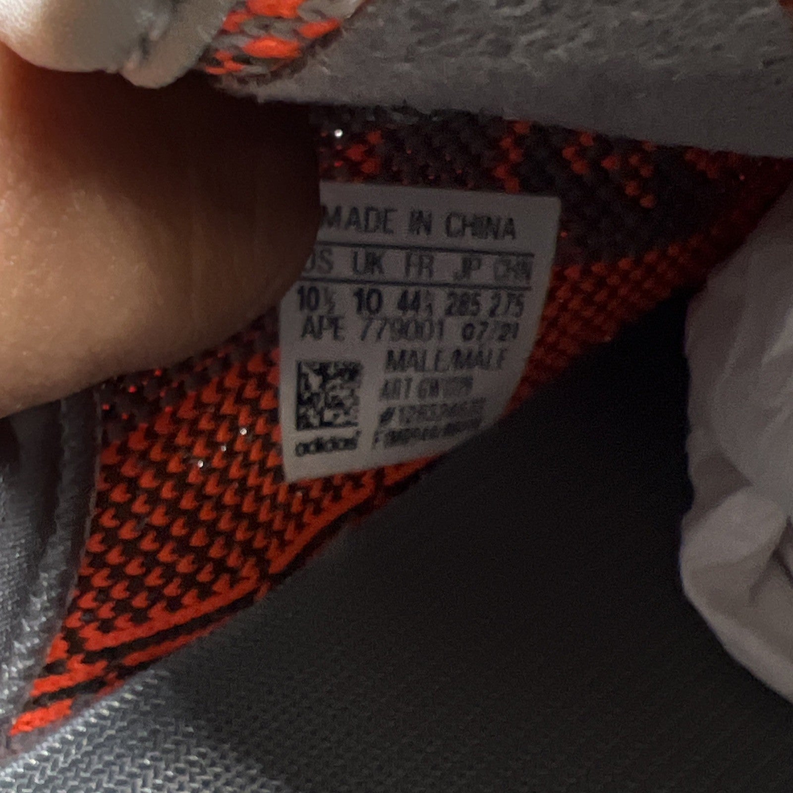 Size 10.5 - adidas Yeezy Boost 350 V2 Low Beluga Reflective (GW1229)