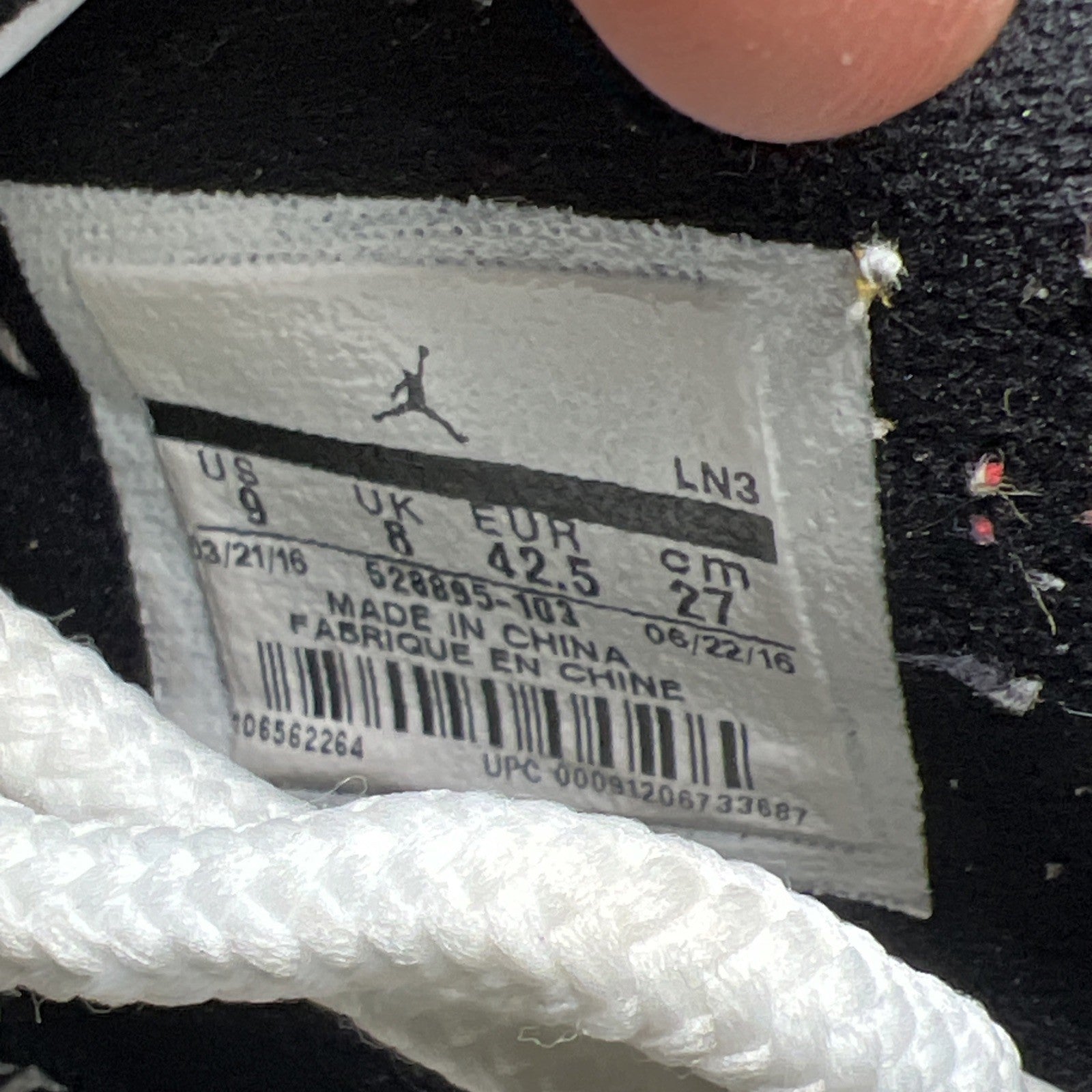 Size 8.5 - Air Jordan 11 Retro Low Closing Ceremony (528895-103)