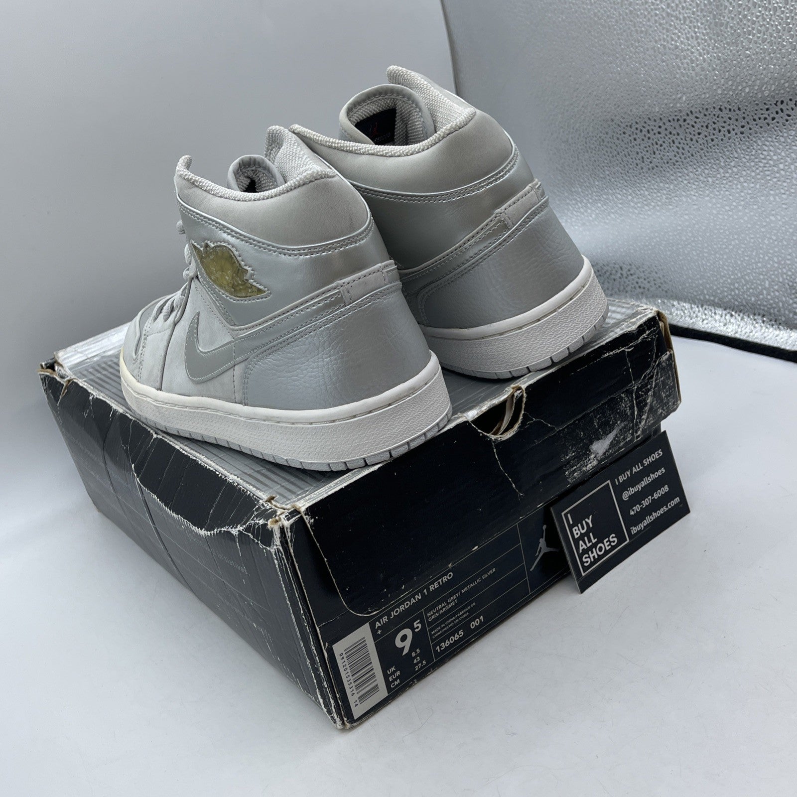 Size 9.5 - Air Jordan 1 Retro + 2001 Neutral Grey (136065-001)