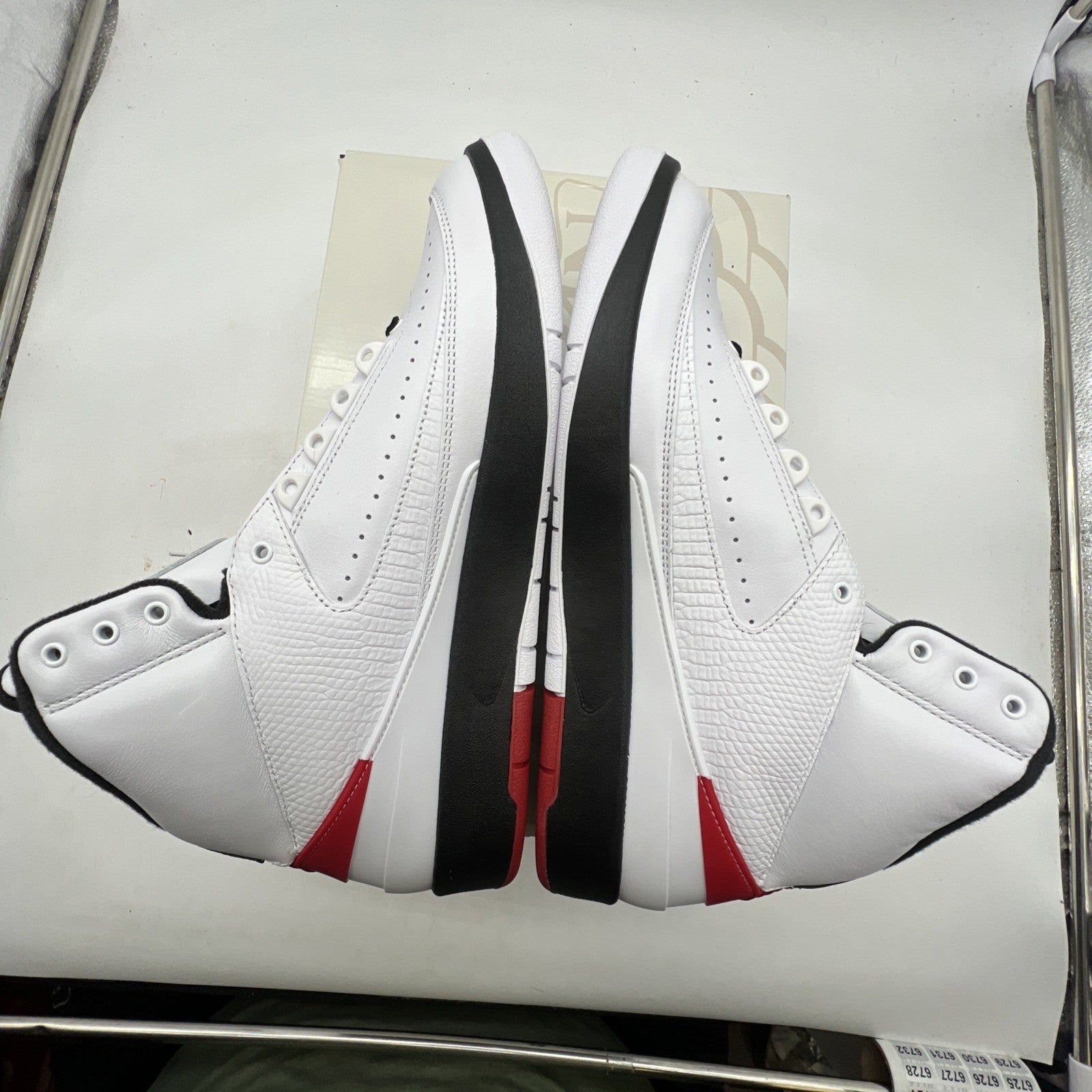 Size 10 - Air Jordan 2 Retro Mid Chicago (DX2454-106)