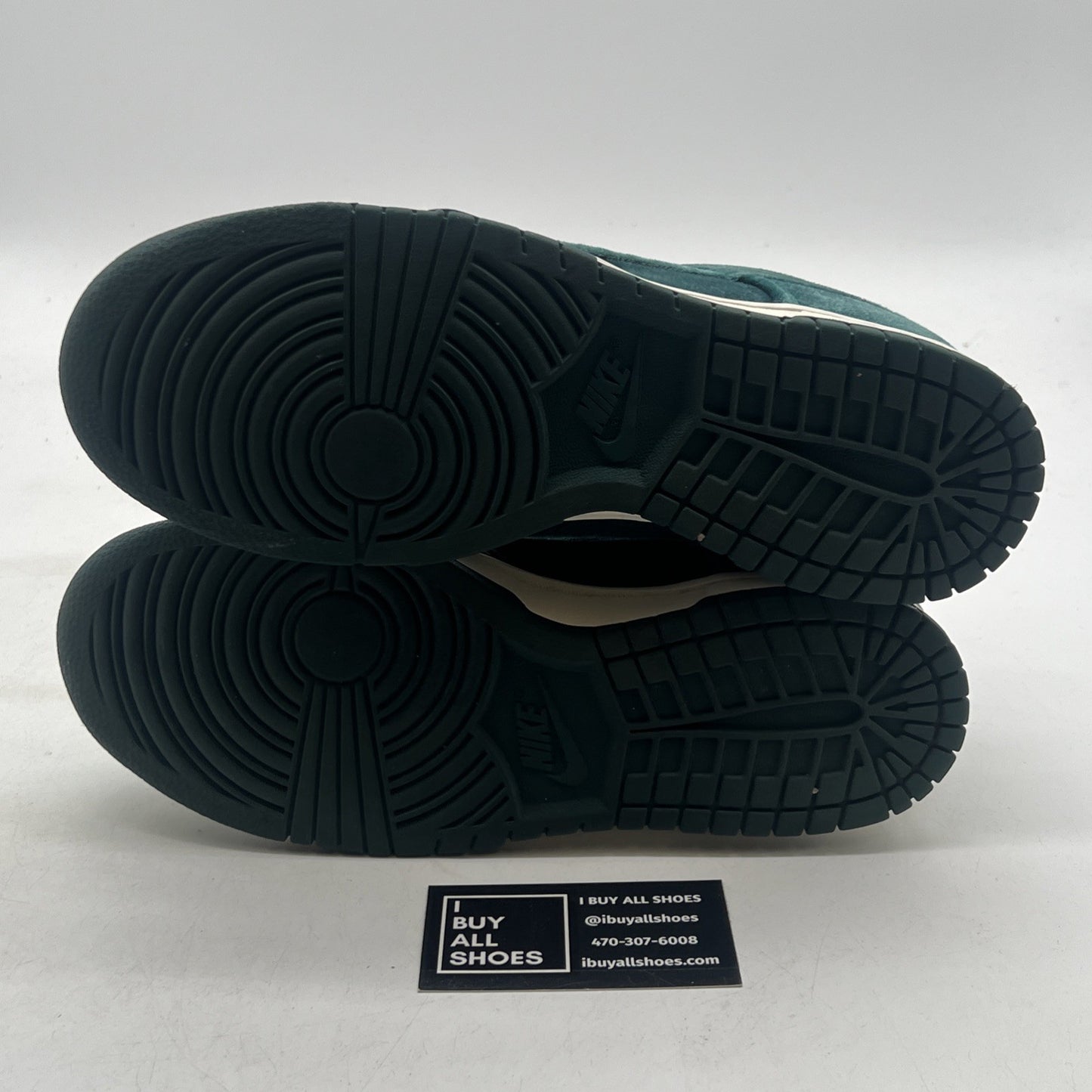 Size 10 - Nike Dunk Low Green Velvet W (DZ5224-300)