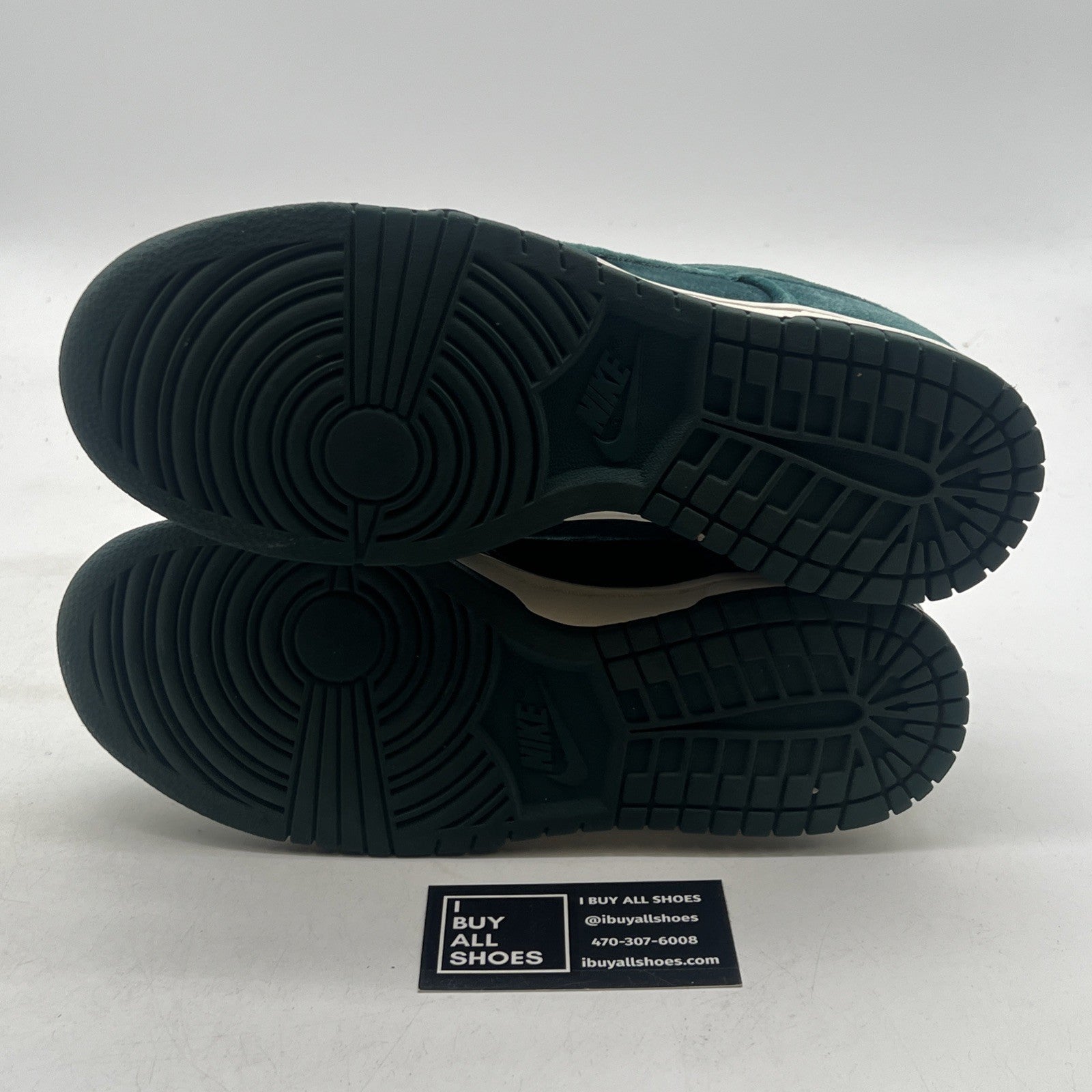 Size 10 - Nike Dunk Low Green Velvet W (DZ5224-300)