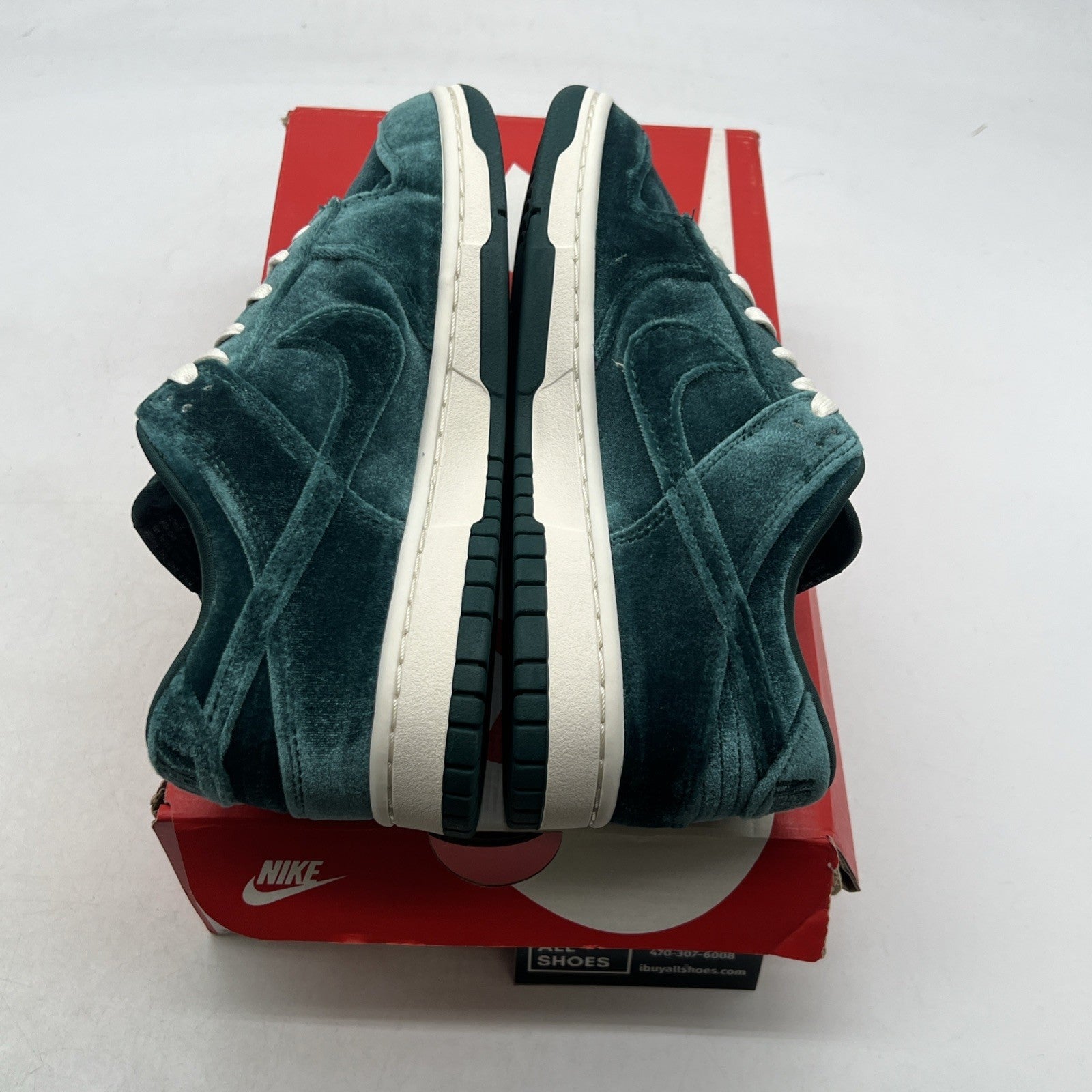 Size 8.5 - Nike Dunk Low Green Velvet W (DZ5224-300)