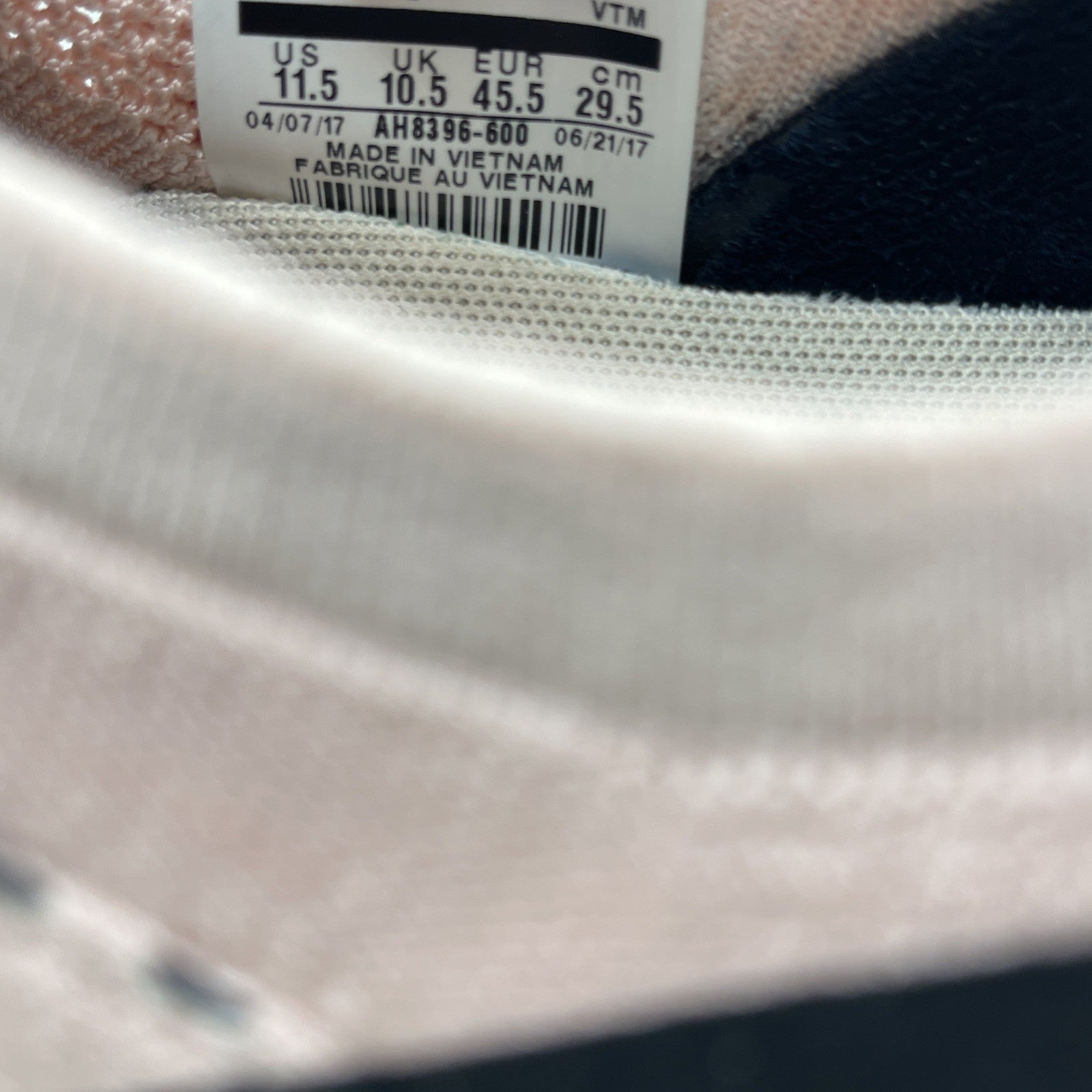 Size 11.5 - Nike Flyknit Trainer 2017 Sunset Tint (AH8396-600)
