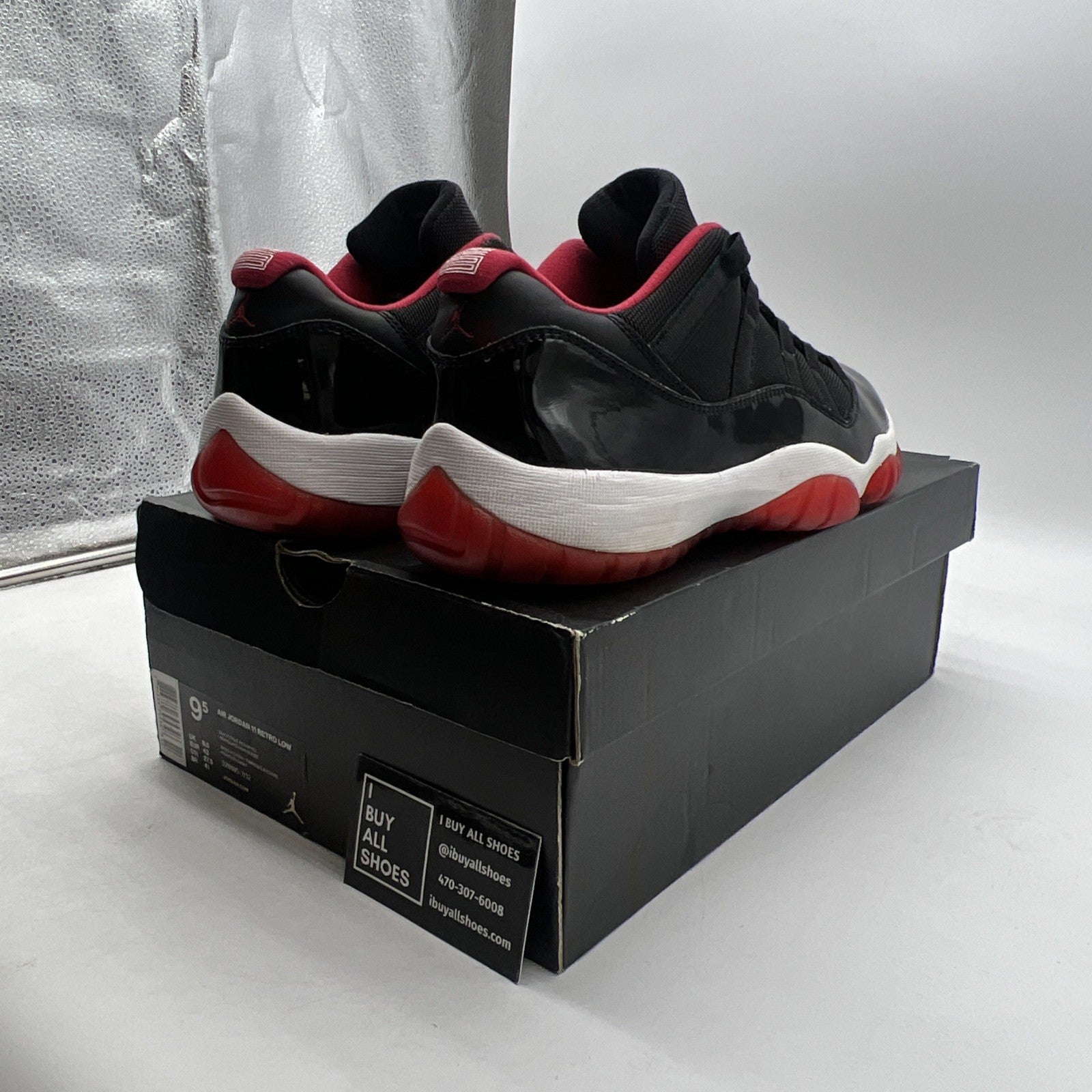 Size 9.5 - Air Jordan 11 Retro 2015 Low Bred (528895-012)