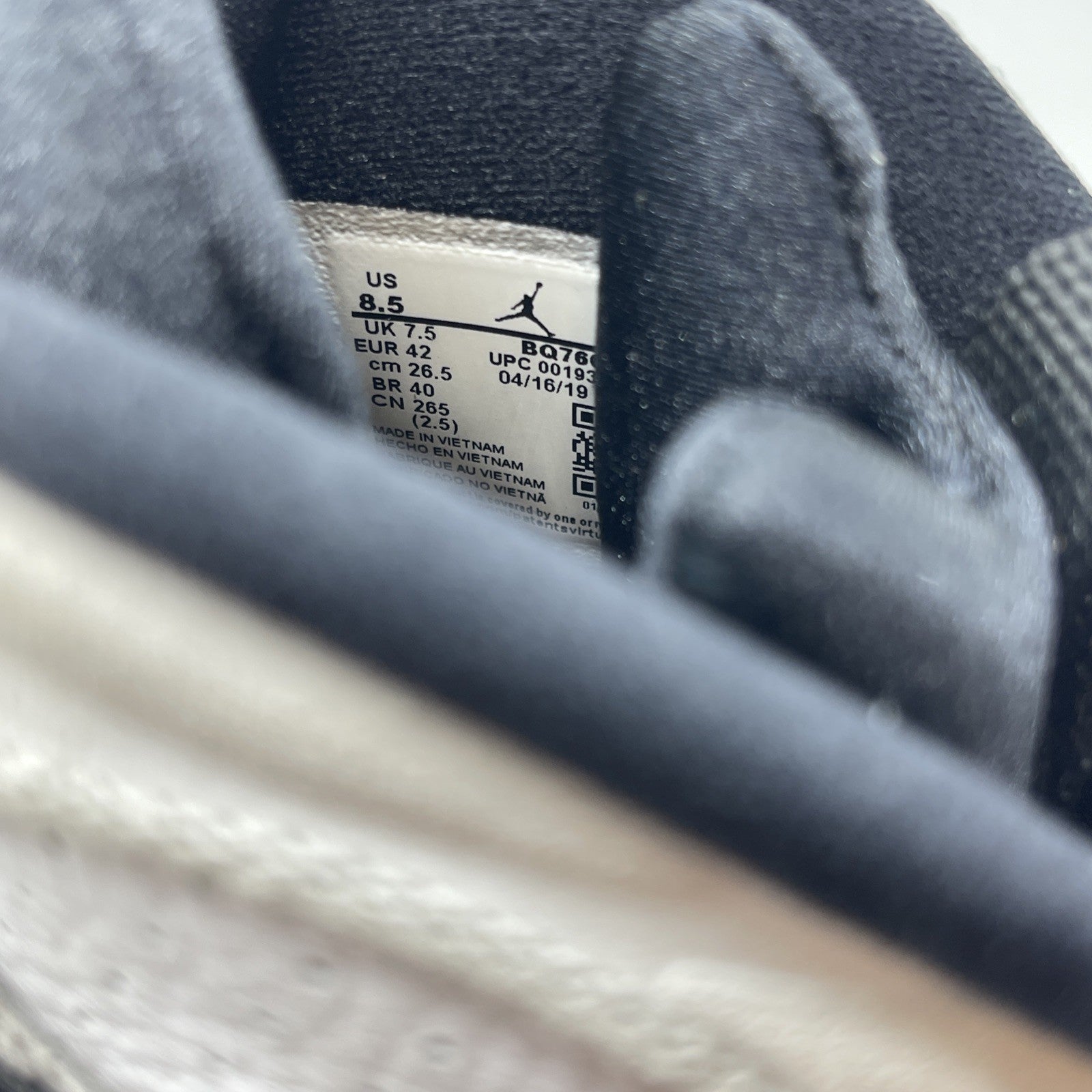 Size 8.5 - Air Jordan 8 Retro SP SE MultiColor (BQ7666-100)