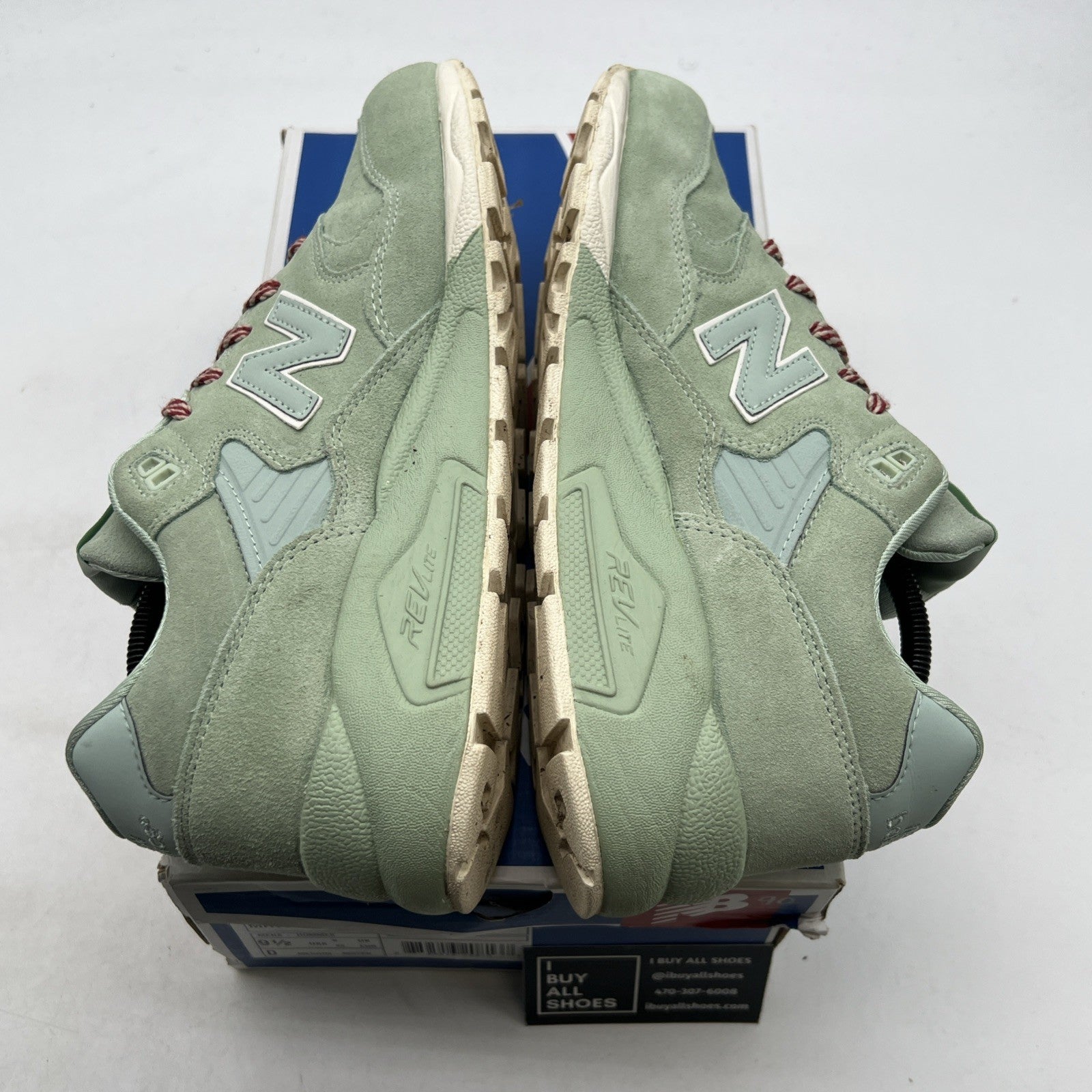 Size 9.5 - New Balance 580 Mint - (MRT580MC)