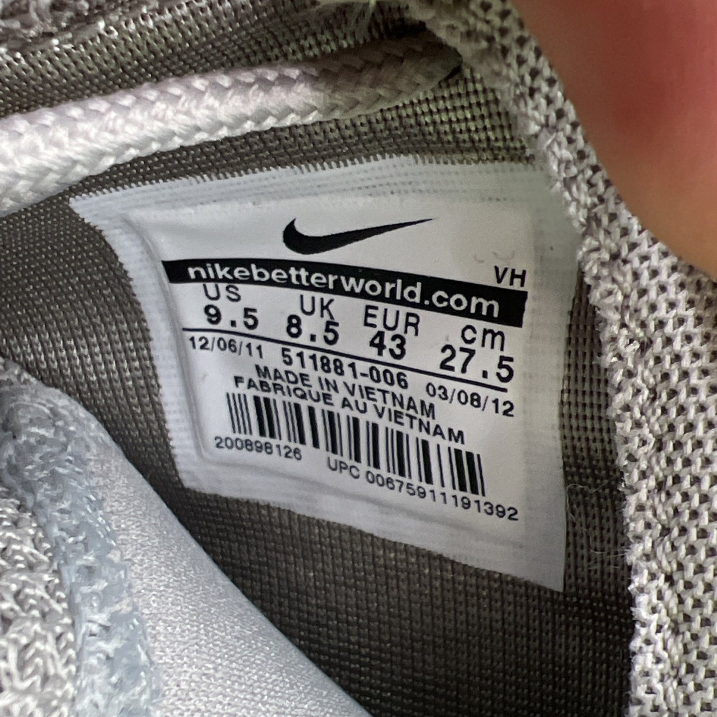 Size 9.5 - Nike Roshe Run Mango - (511881-006)