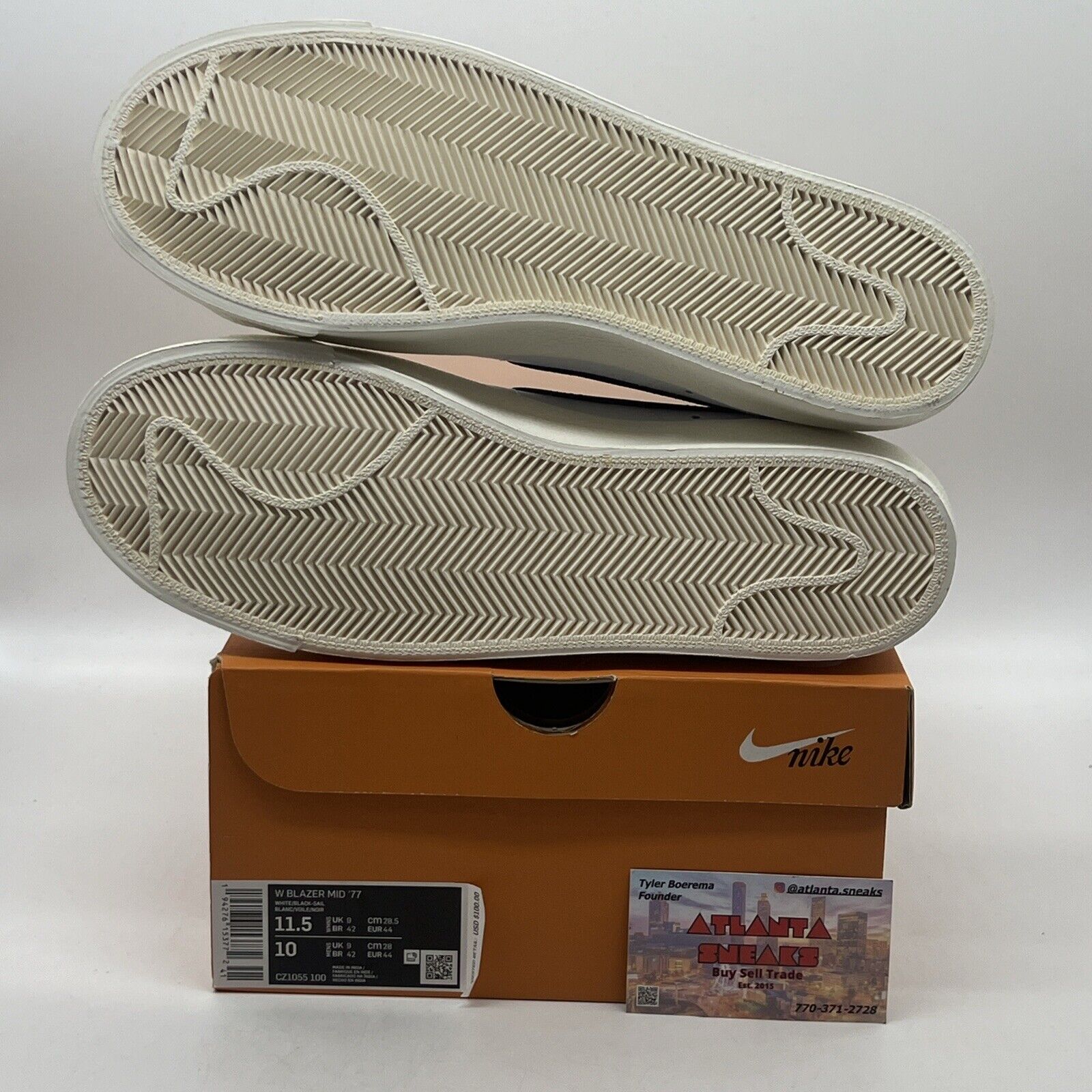 Nike Women's Blazer Mid 77 Sneakers Leather White Black Size 11.5