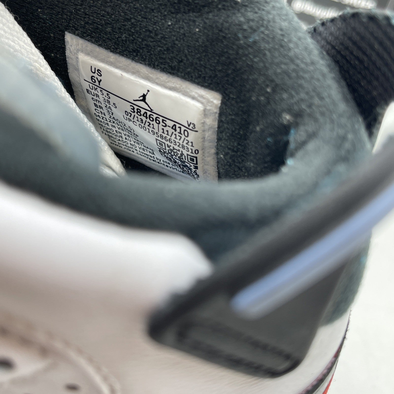 Size 6Y - Air Jordan 6 Retro Mid UNC Home Blue White Suede Leather (384665-410)