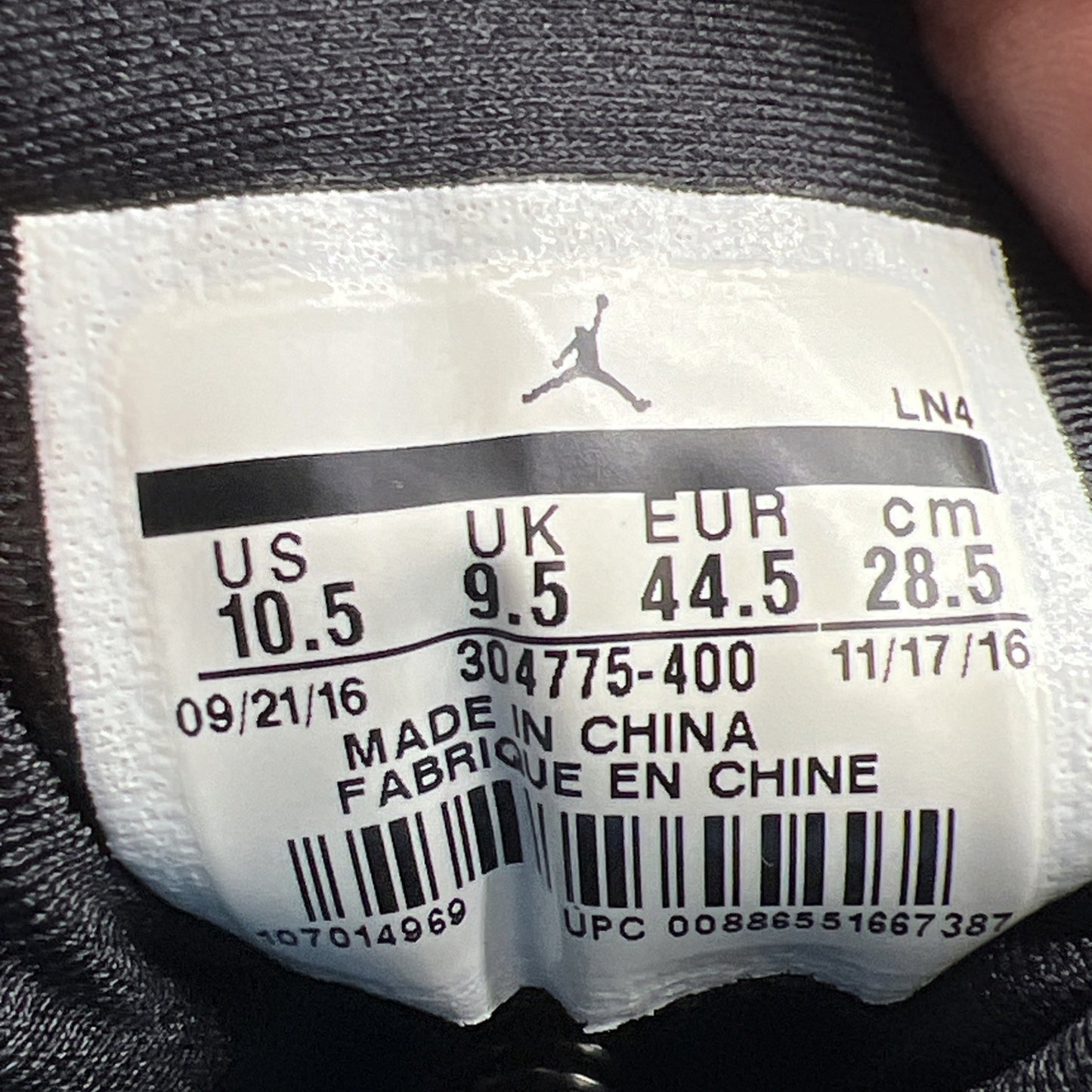 Size 10.5 - Air Jordan 7 Retro Pantone (304775-400)