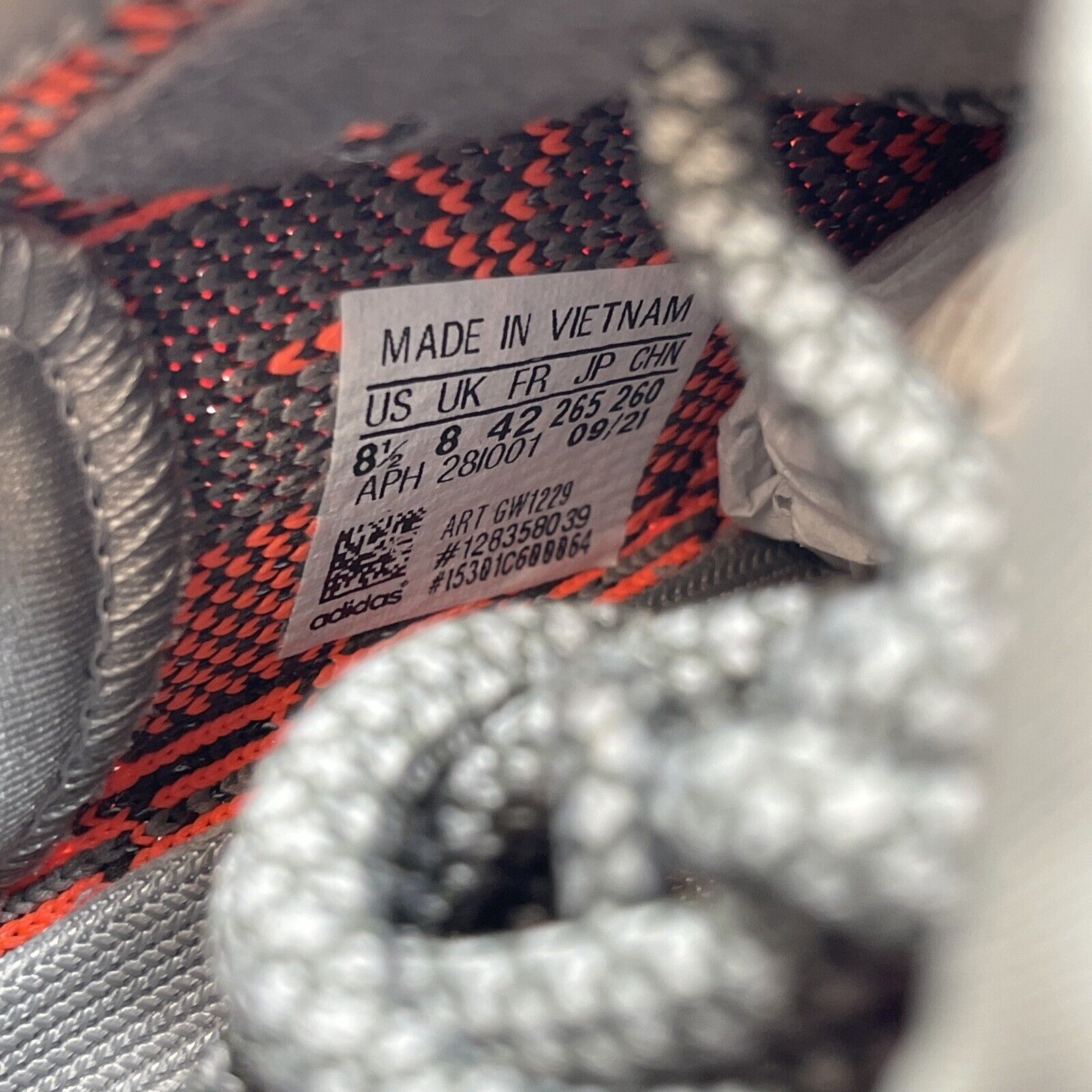 Size 8.5 - adidas Yeezy Boost 350 V2 Low Beluga Reflective (GW1229)