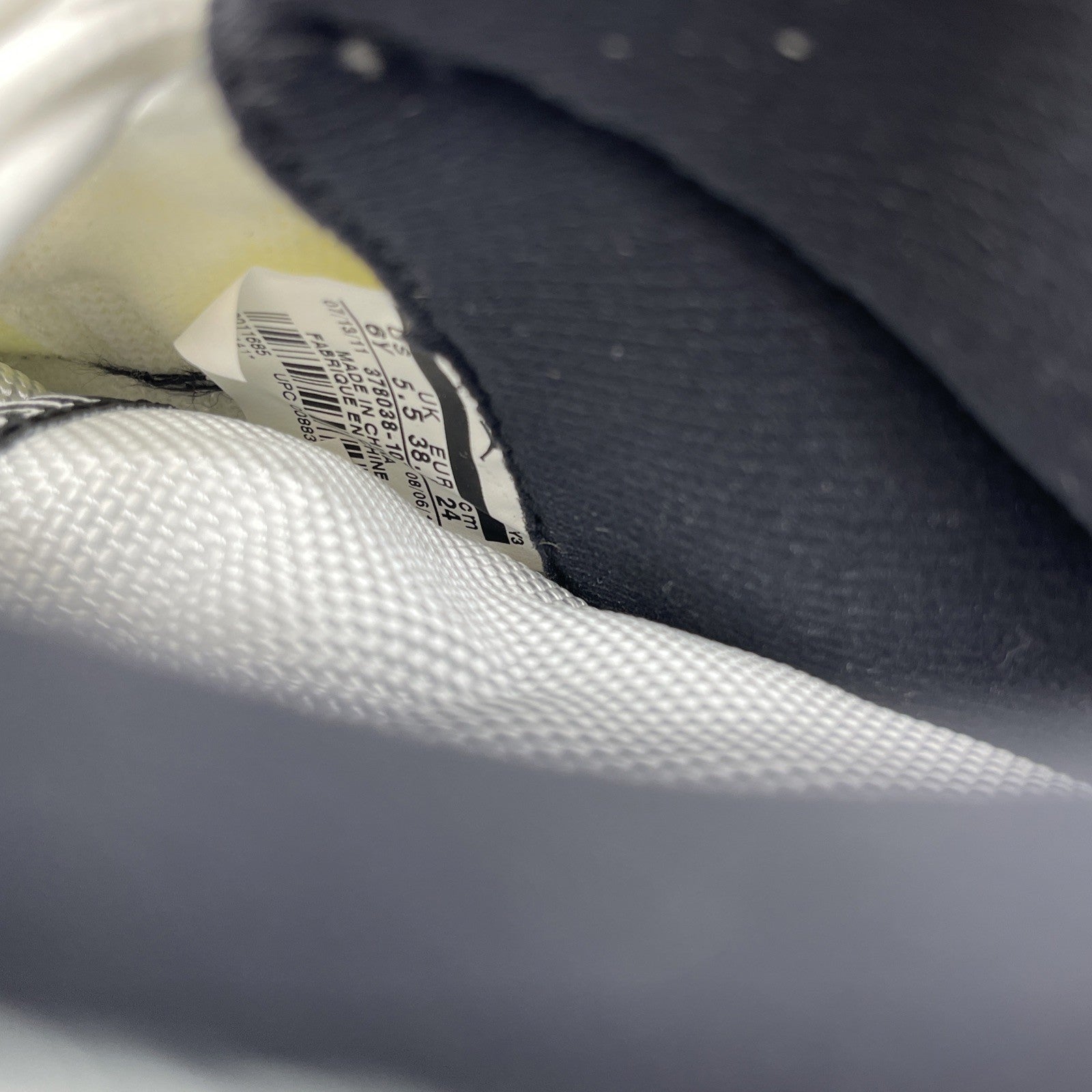 Size 6Y - Jordan 11 Retro Concord Black White Leather (378038-107)