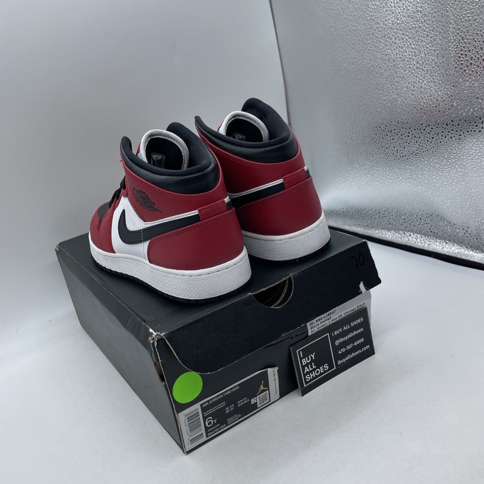 Size 6Y (GS) - Air Jordan 1 Mid Chicago Black Toe (554725-069)