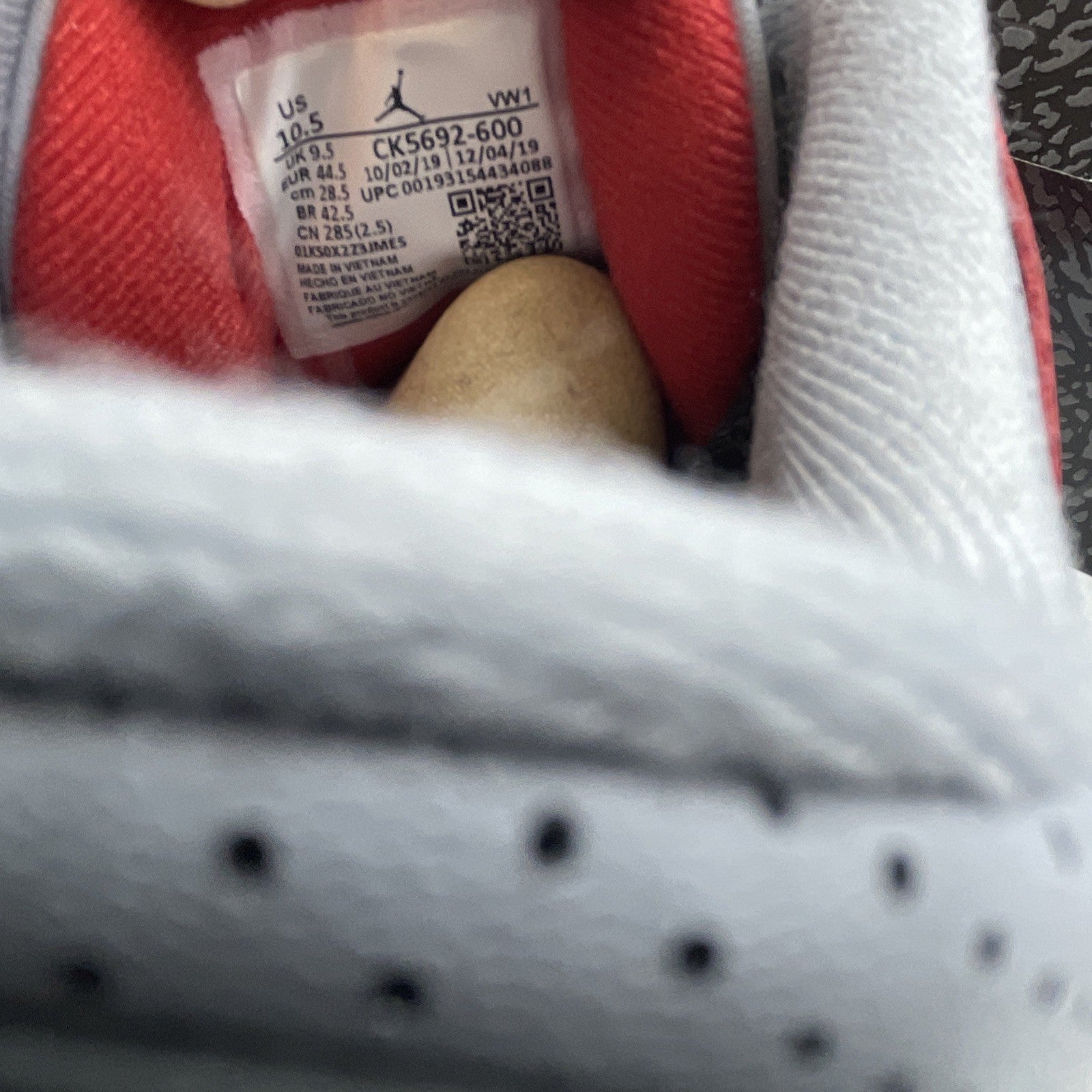 Size 10.5 - Air Jordan 3 Retro SE Mid Unite (CK5692-600)