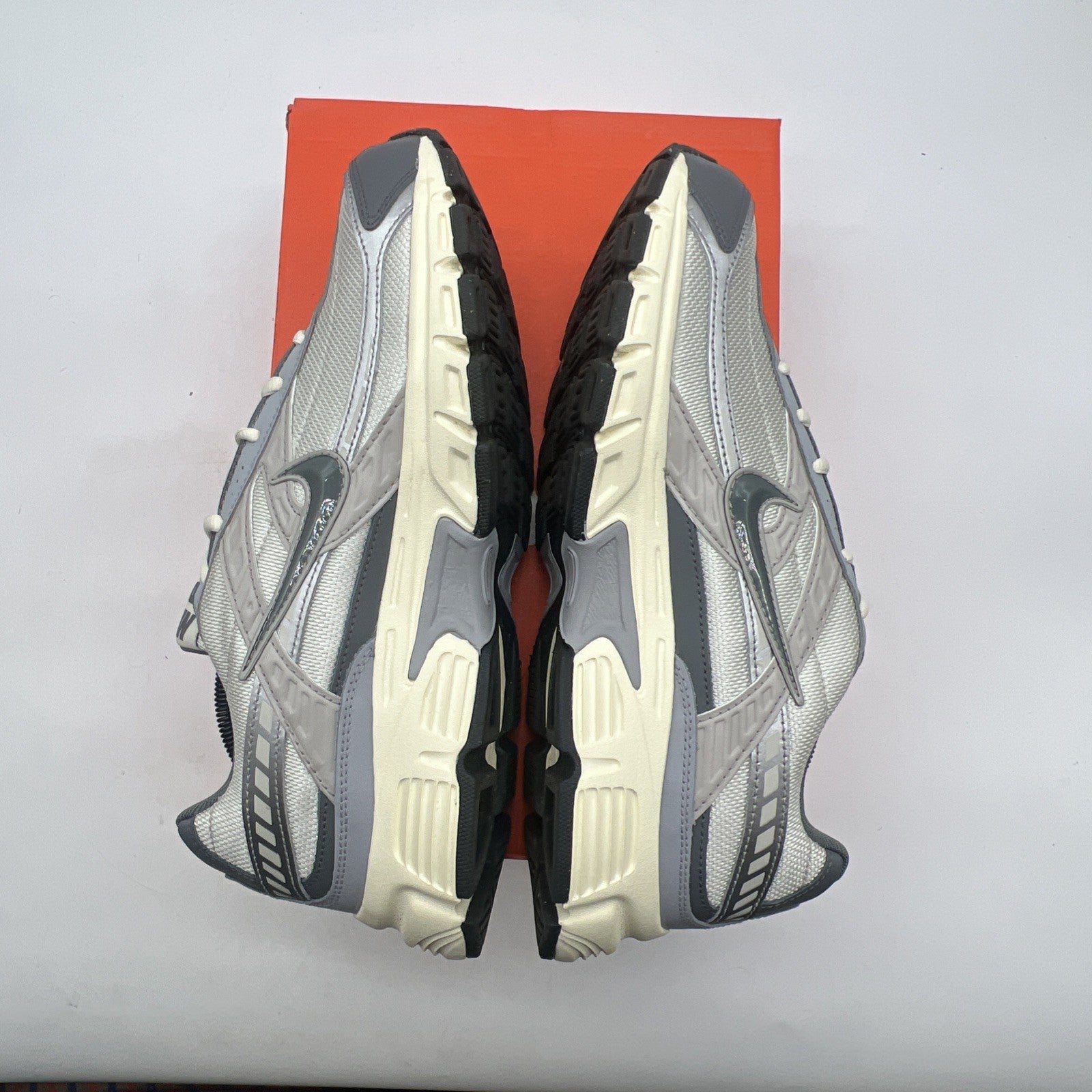 Size 10.5 - Nike Initiator Light Bone Metallic Silver (HQ1179-001)