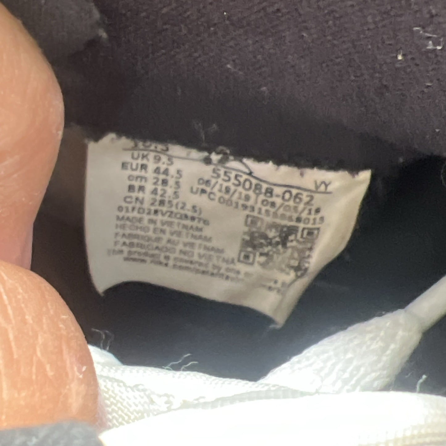 Size 10.5 - Air Jordan 1 Retro High OG Bloodline 2019 (555088-062)