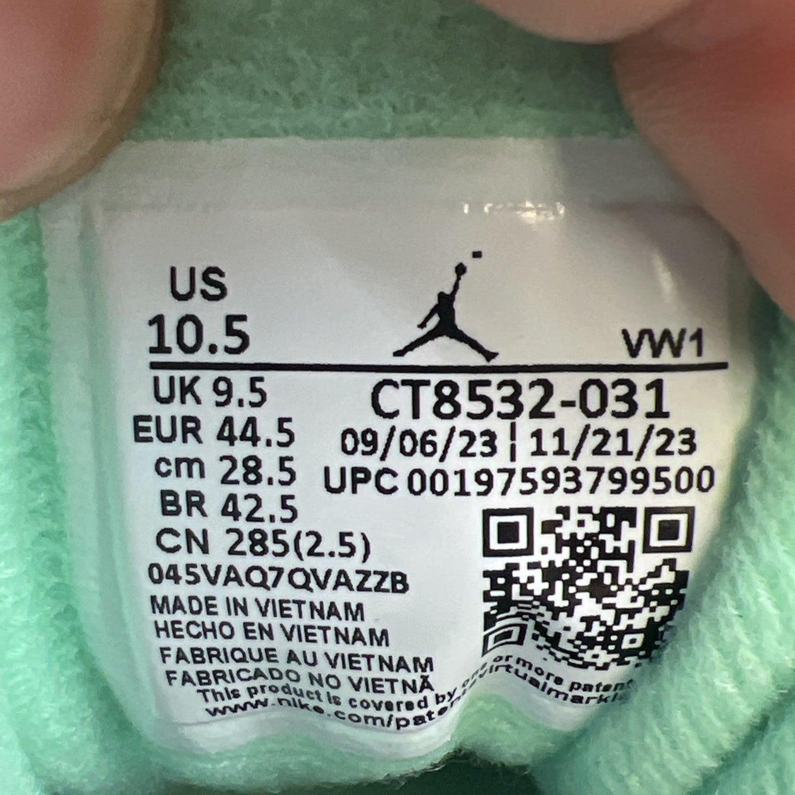 Size 10.5 - Air Jordan 3 Retro Green Glow (CT8532-031)