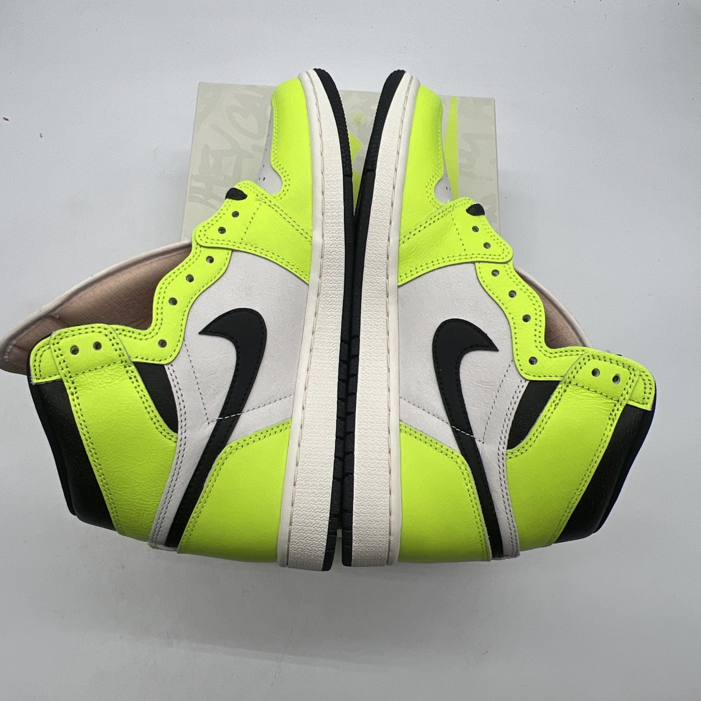 Size 9.5 - Air Jordan 1 Retro High OG Visionaire (555088-702)