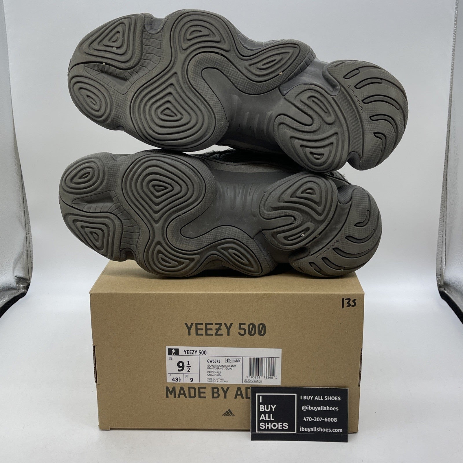 Size 9.5 - adidas Yeezy 500 Granite 2022 Grey Suede Leather (GW6373)