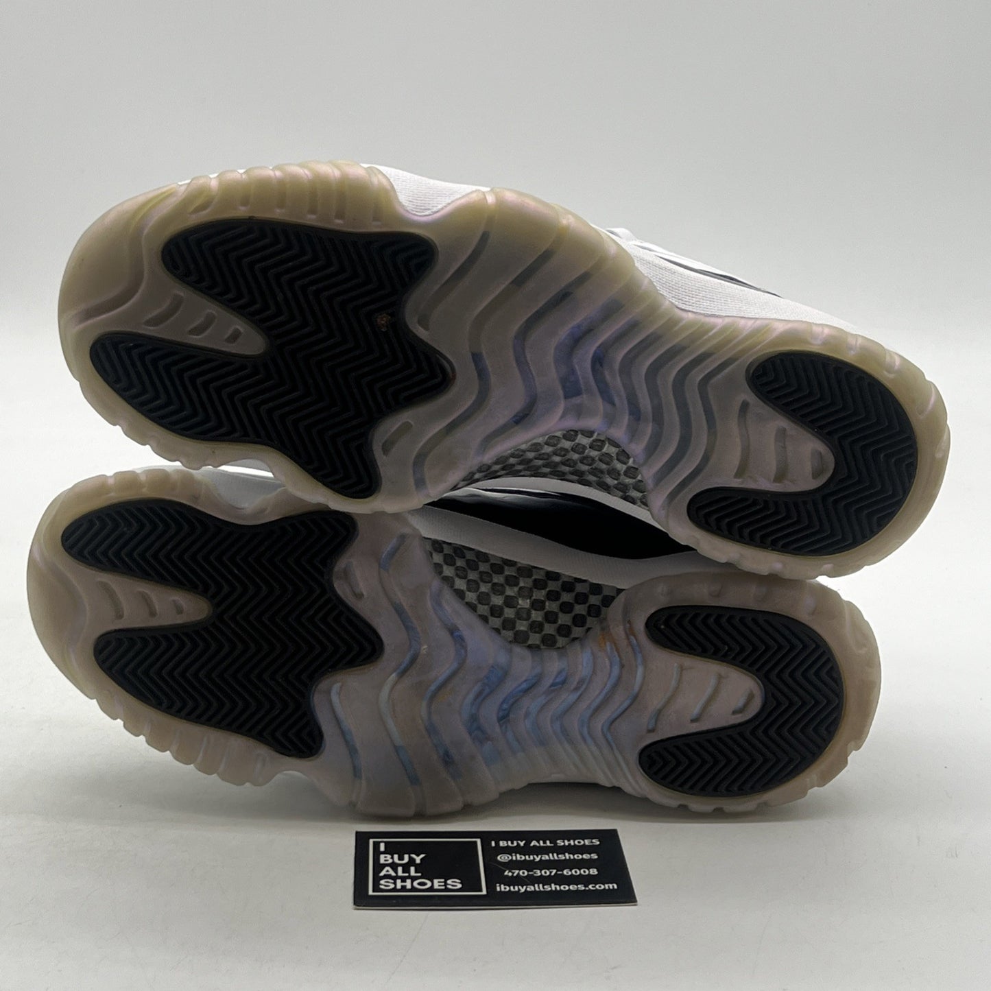 Size 9.5 - Air Jordan 11 Retro Low Emerald (528895-145)