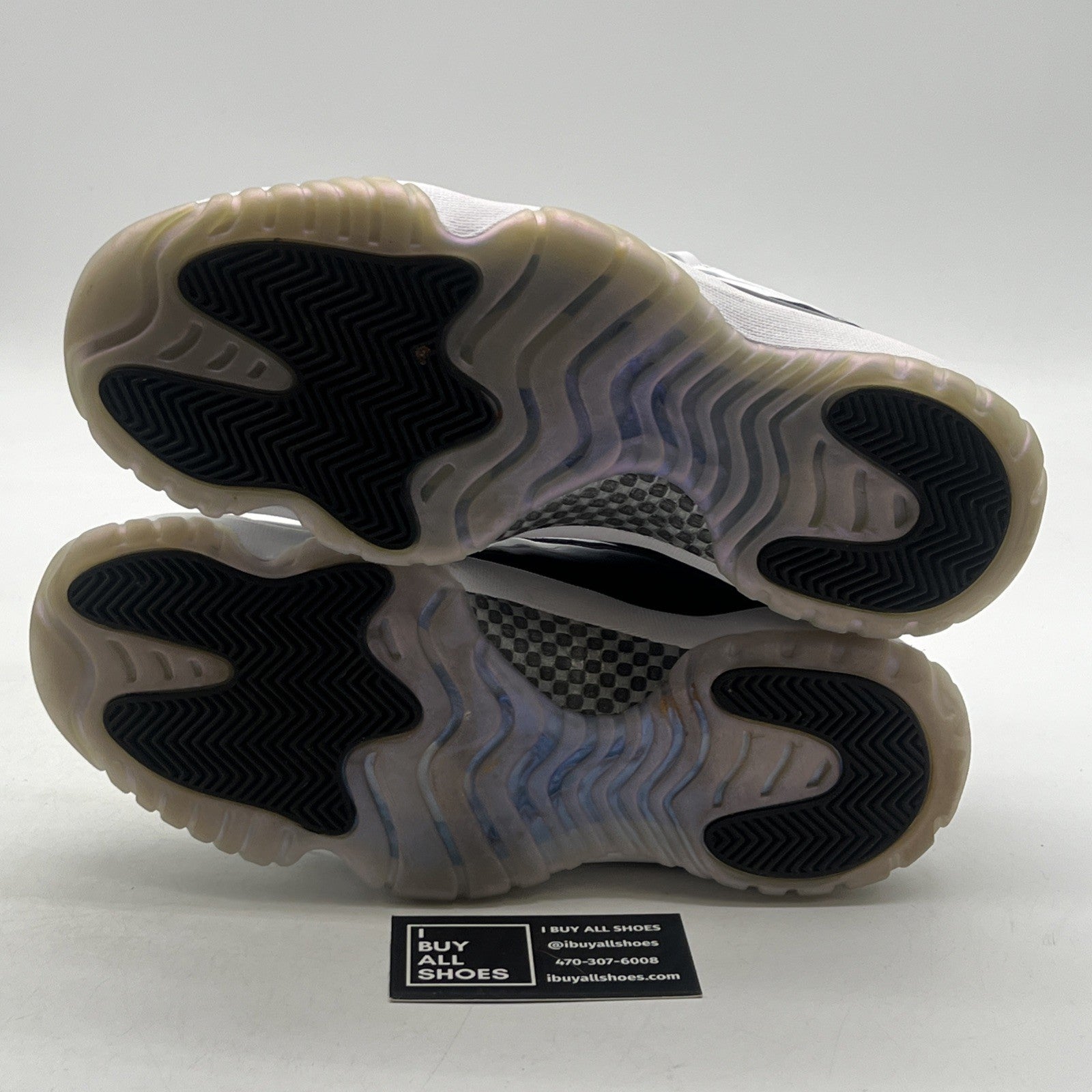 Size 9.5 - Air Jordan 11 Retro Low Emerald (528895-145)