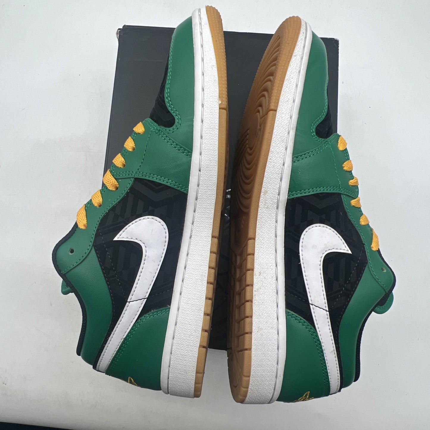 Size 9.5 - Air Jordan 1 SE Low Christmas (DQ8422-300)