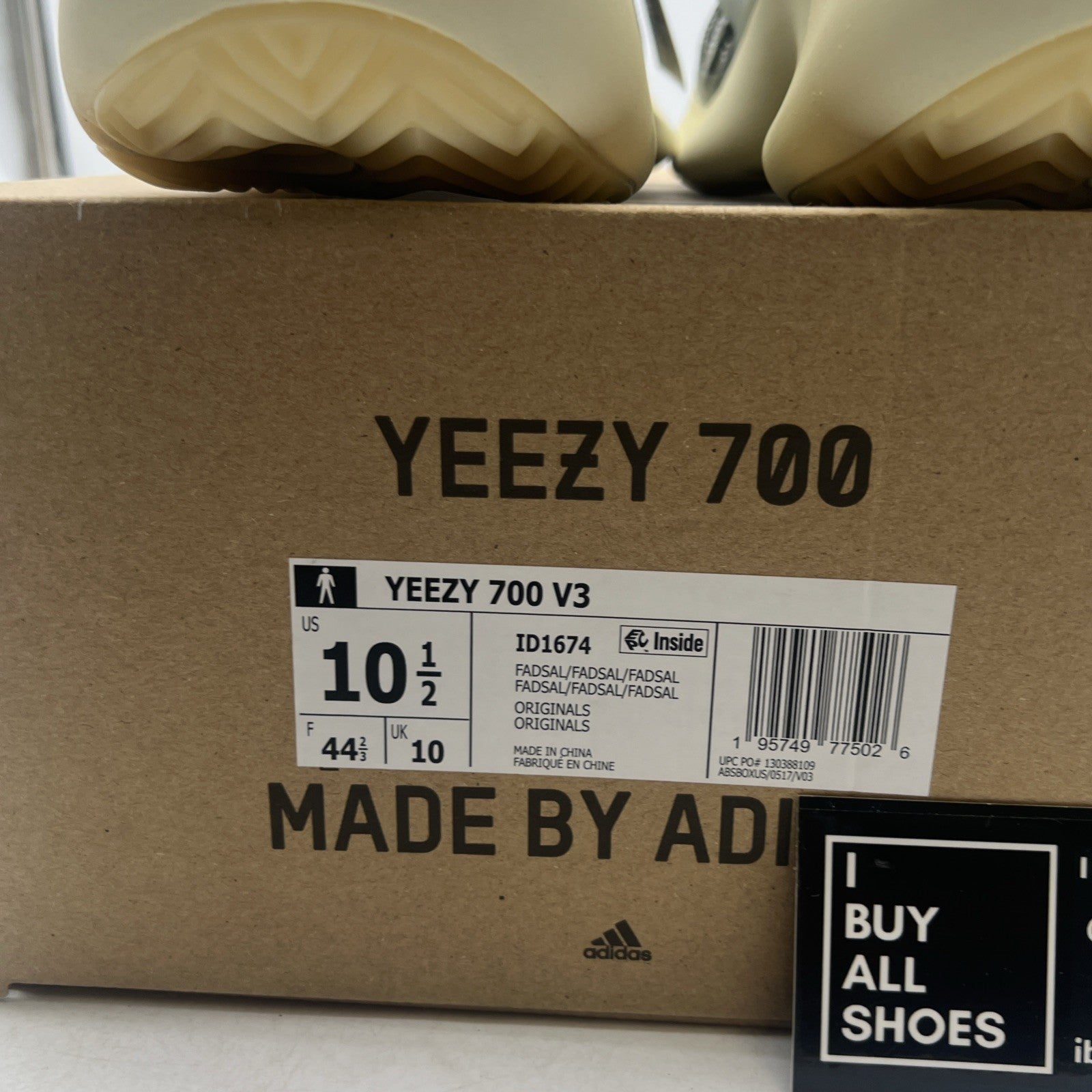 Size 10.5 - adidas Yeezy 700 V3 Fade Salt (ID1674)