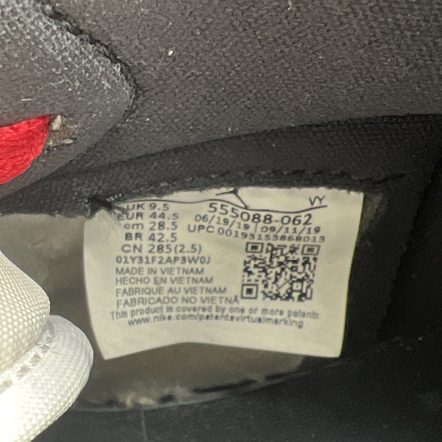 Size 10.5 - Jordan 1 Retro High OG Bloodline 2019 Black White Red (555088-062)