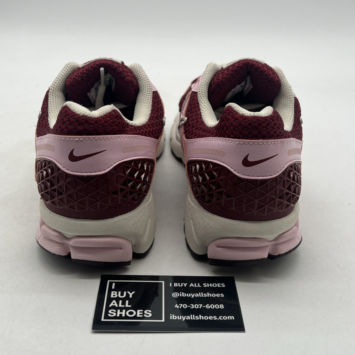 Size 10 - Nike Air Zoom Vomero 5 Pink Foam Team Red W (FN7196-663)