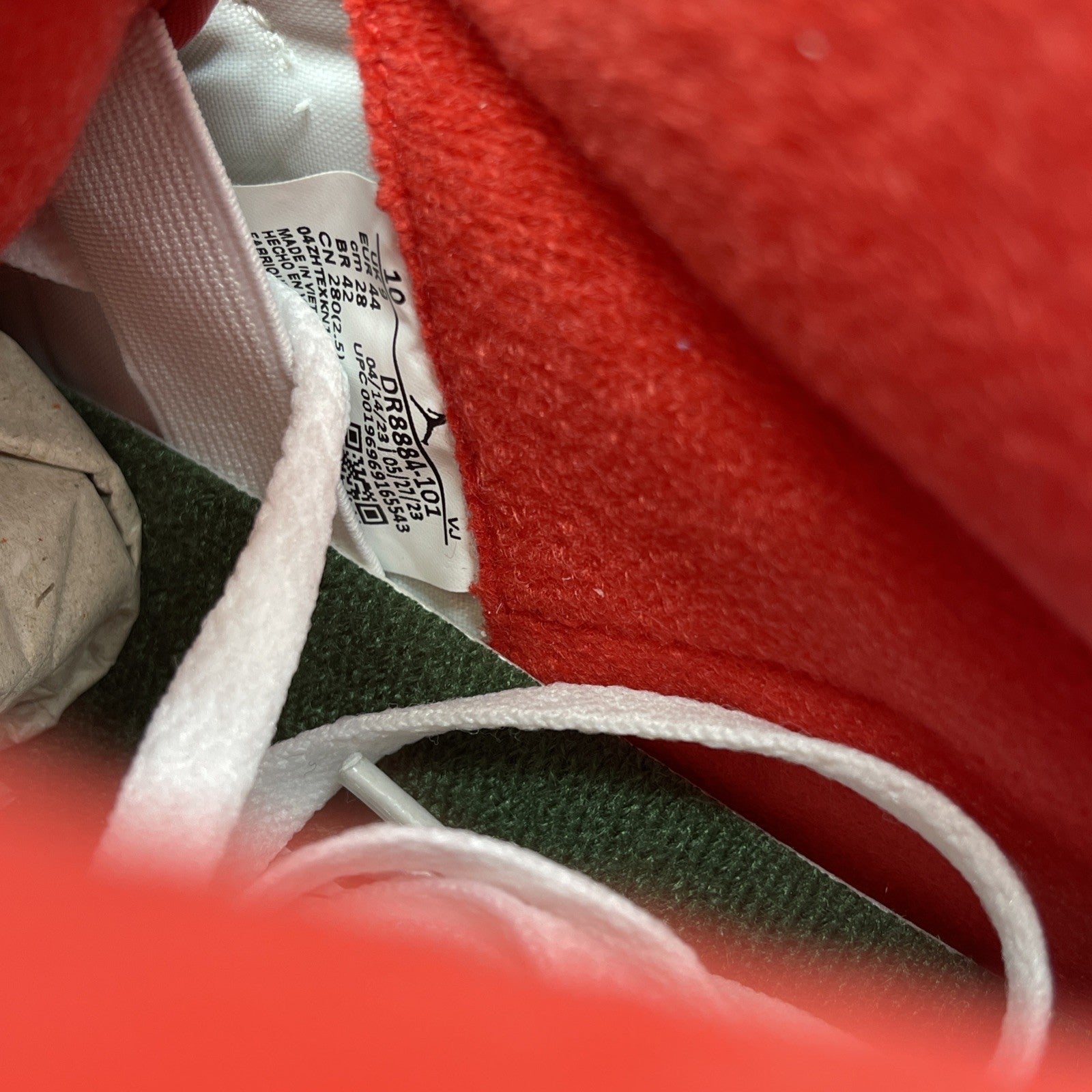 Size 10 - Air Jordan 2 Retro Origins White Green Red Leather (DR8884-101)