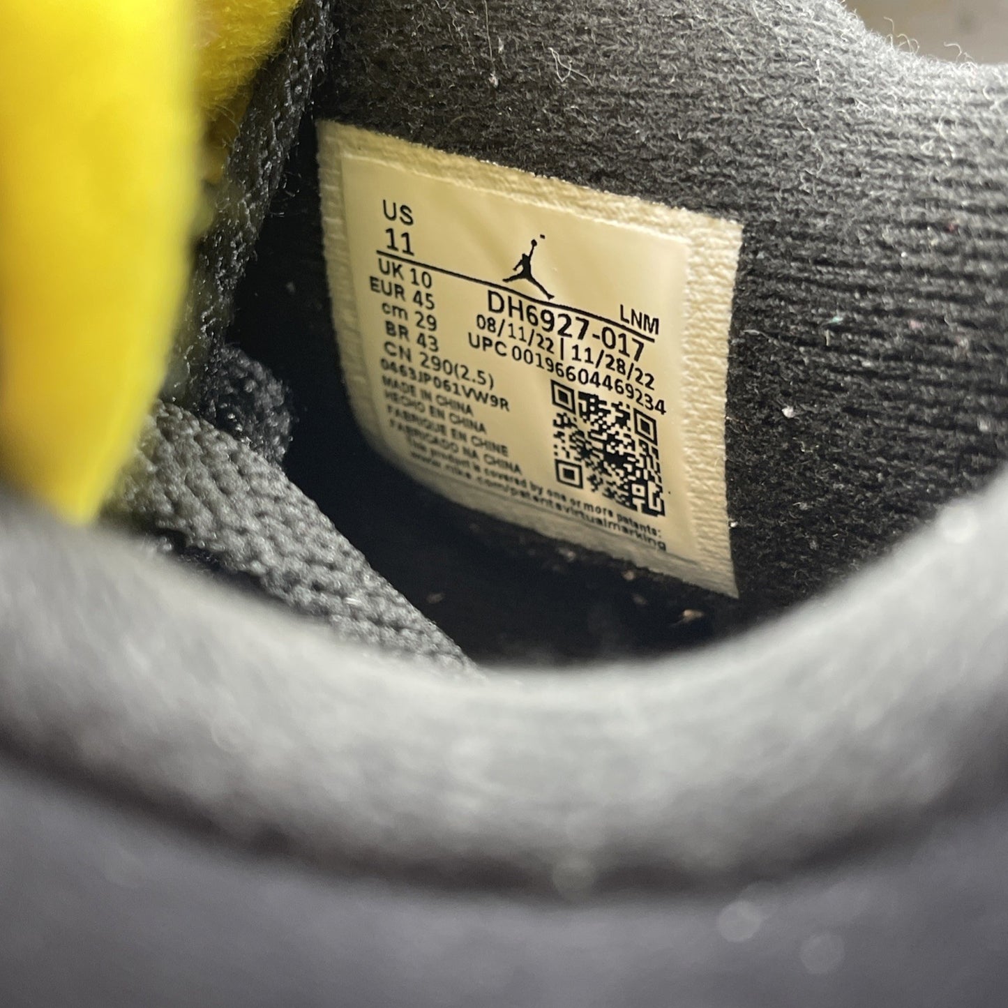 Size 11 - Air Jordan 4 Retro Mid Thunder (DH6927-017)