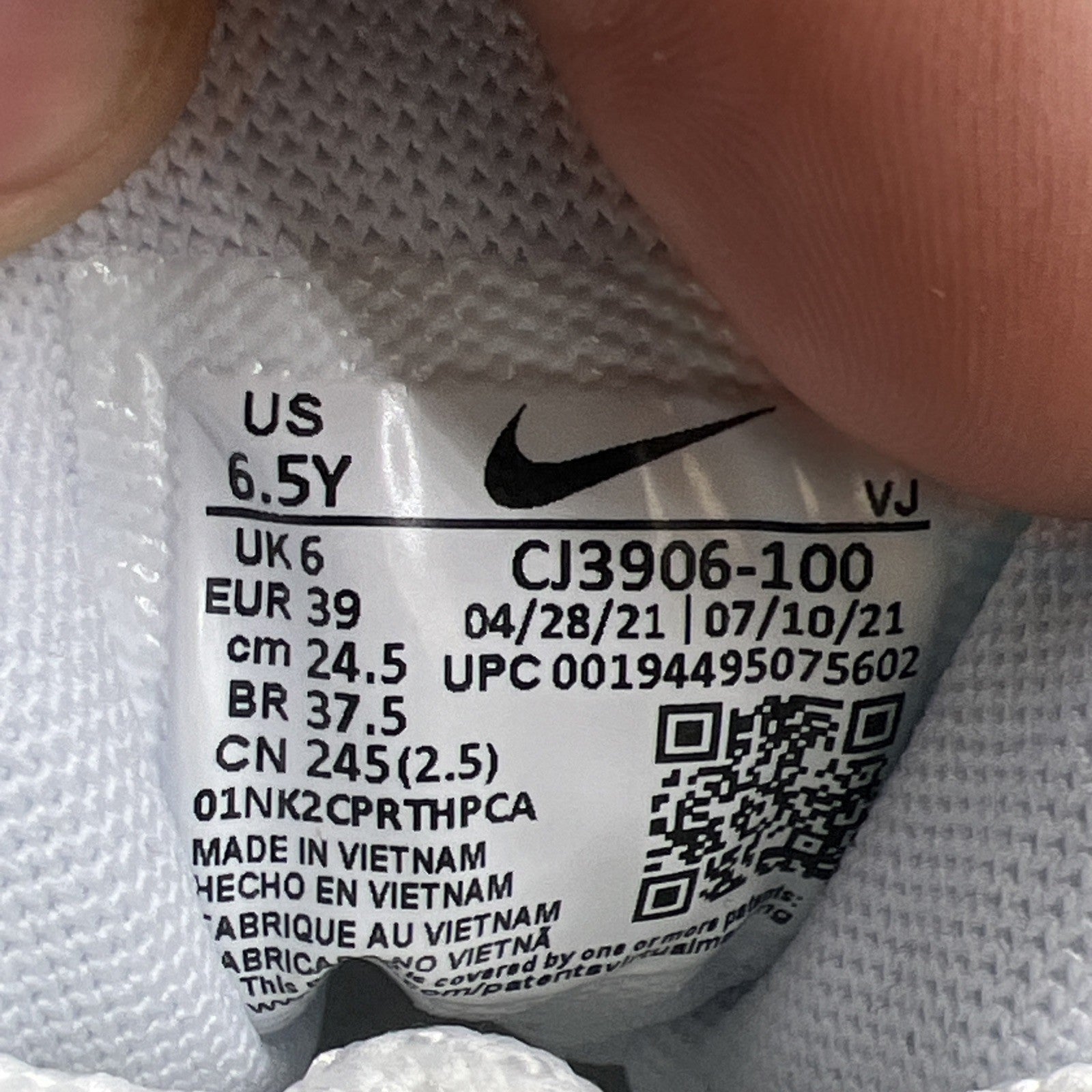 Size 6.5Y - Nike Air Max 95 Essential White Silver (CJ3906-100)