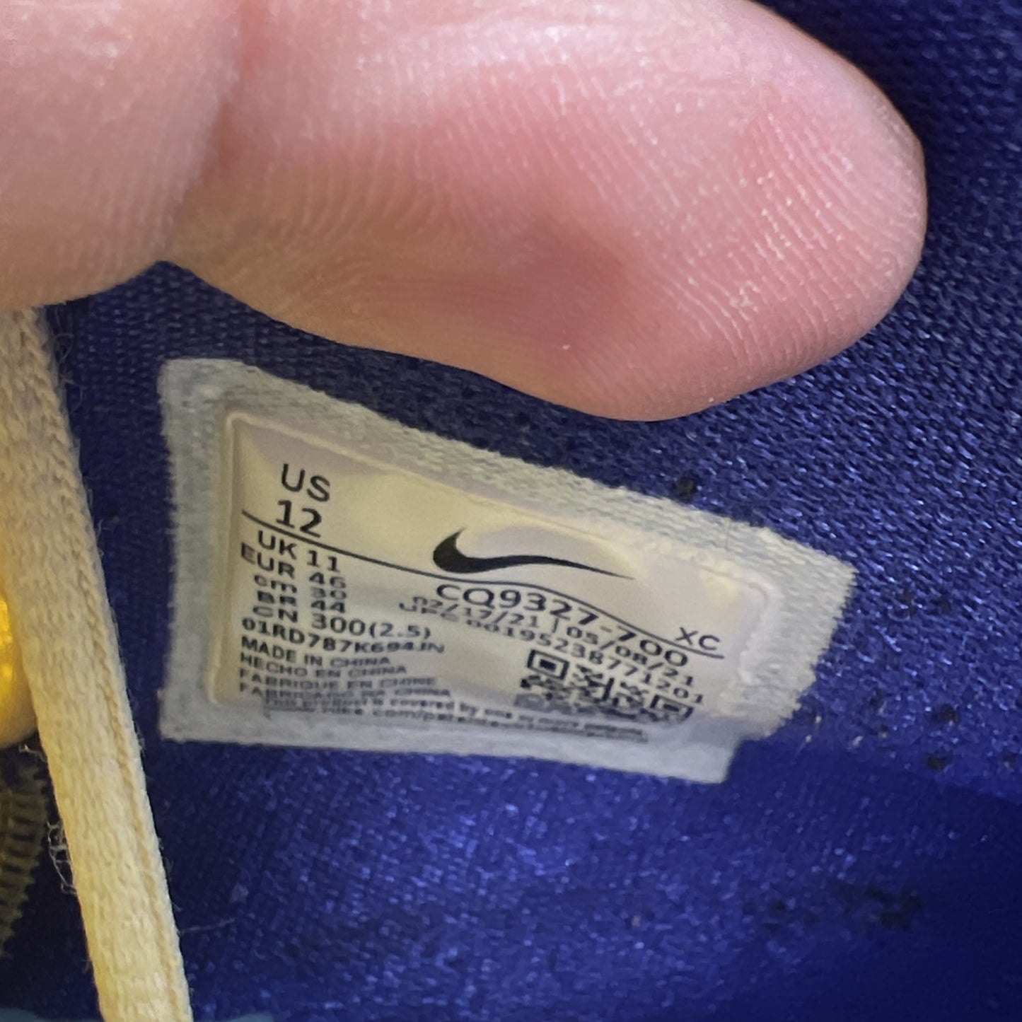 Size 12 - Nike Kyrie 7 1 World 1 People (CQ0327-700)