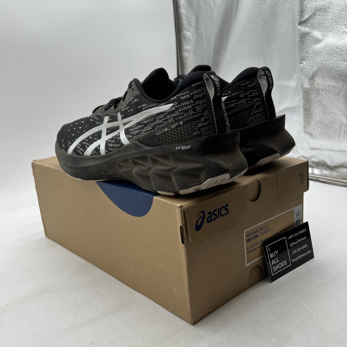 Size 11.5 - ASICS NOVABLAST 2 BLACK / PURE SILVER MENS RUNNING (1101B398-001)