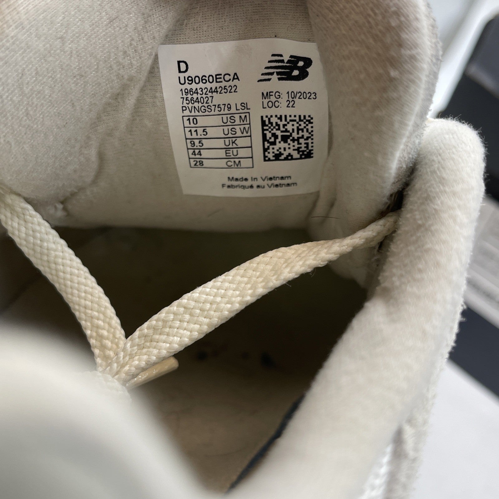 Size 10 - New Balance 9060 Sea Salt Concrete Grey Suede Leather (U9060ECA)
