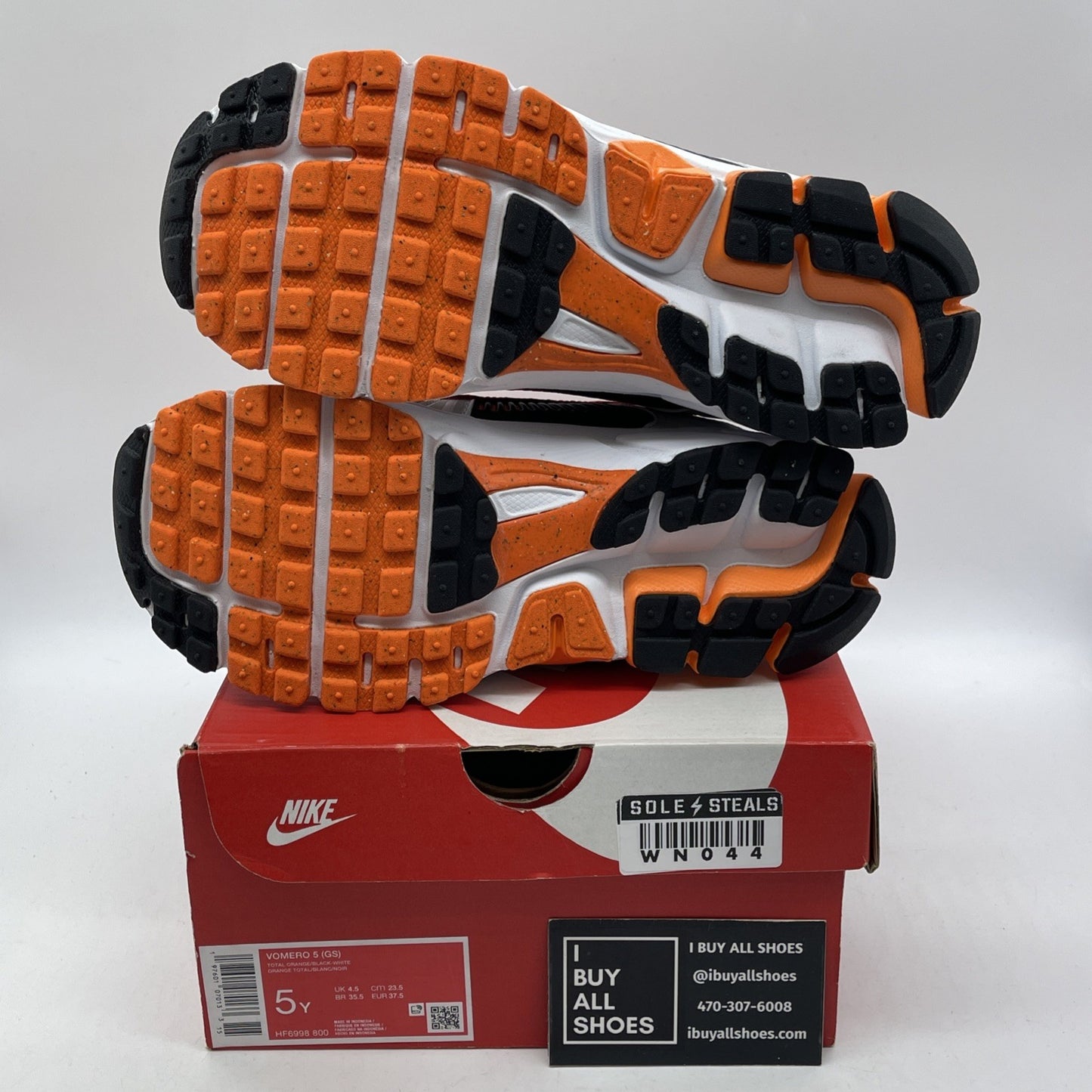 Size 5Y - Nike Air Zoom Vomero 5 GS Total Orange Black Suede (HF6998-800)