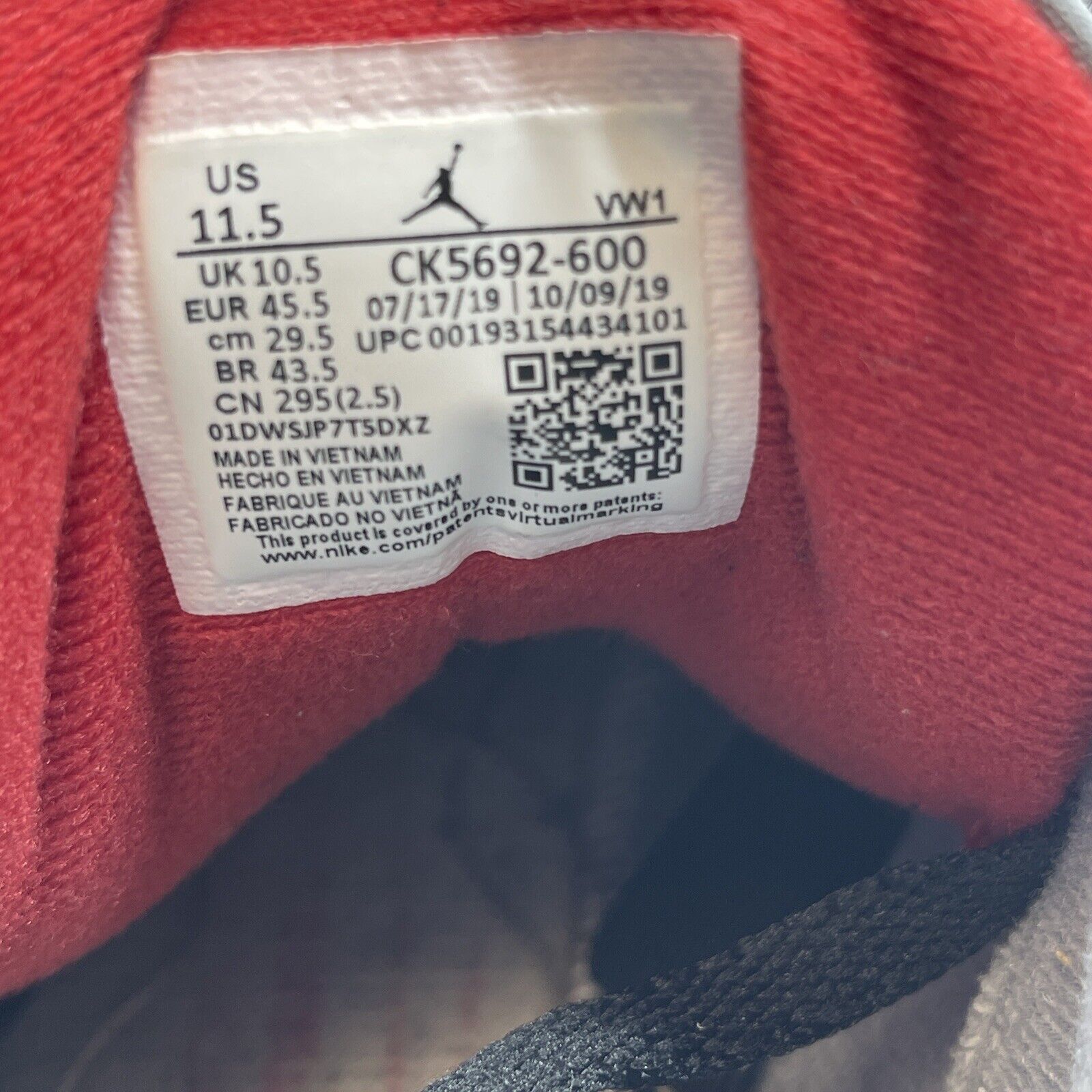 Size 11.5 - Jordan 3 Retro SE Mid Unite Black White Gray Red (CK5692-600)