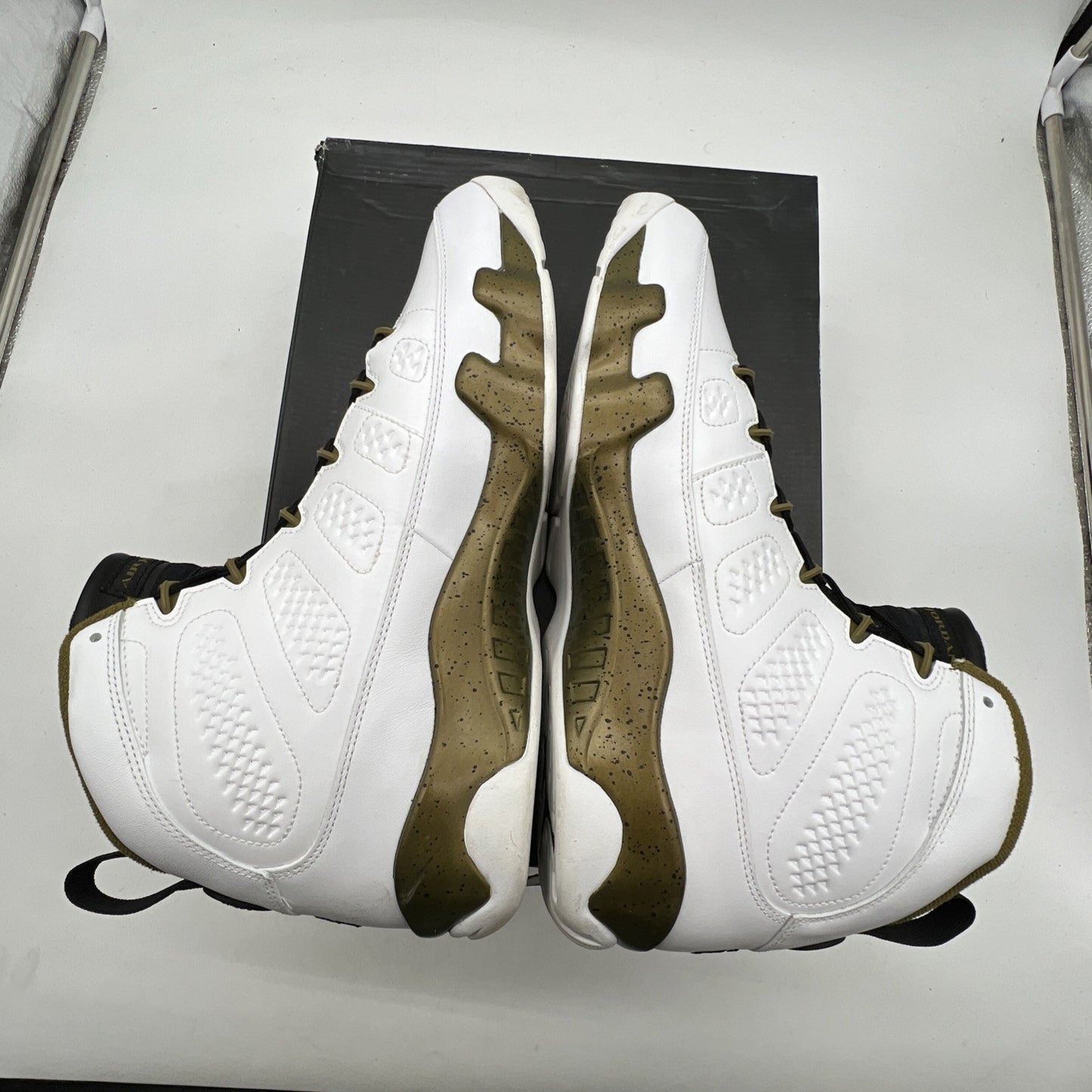 Size 13 - Air Jordan 9 Retro Statue (302370-109)