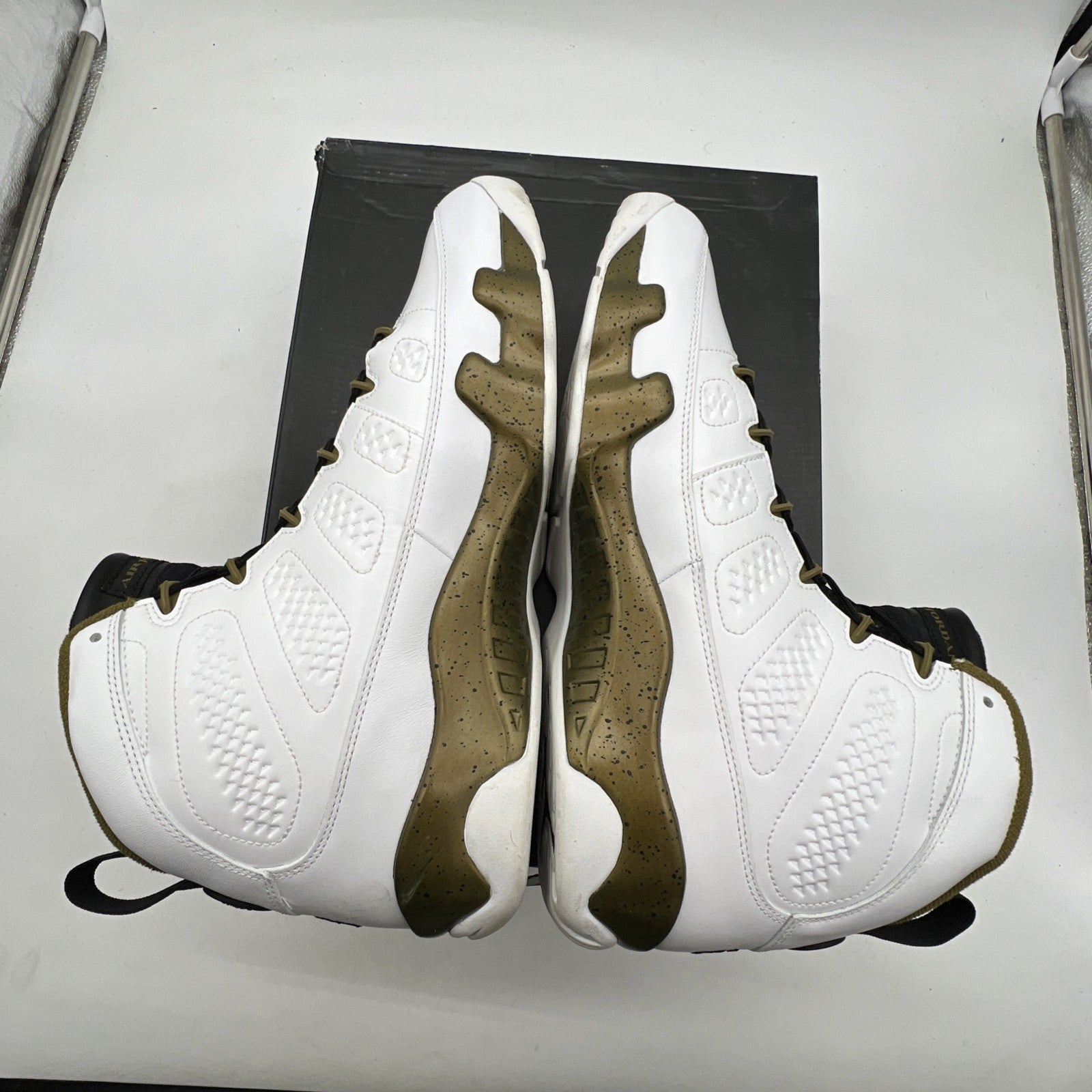 Size 13 - Air Jordan 9 Retro Statue (302370-109)