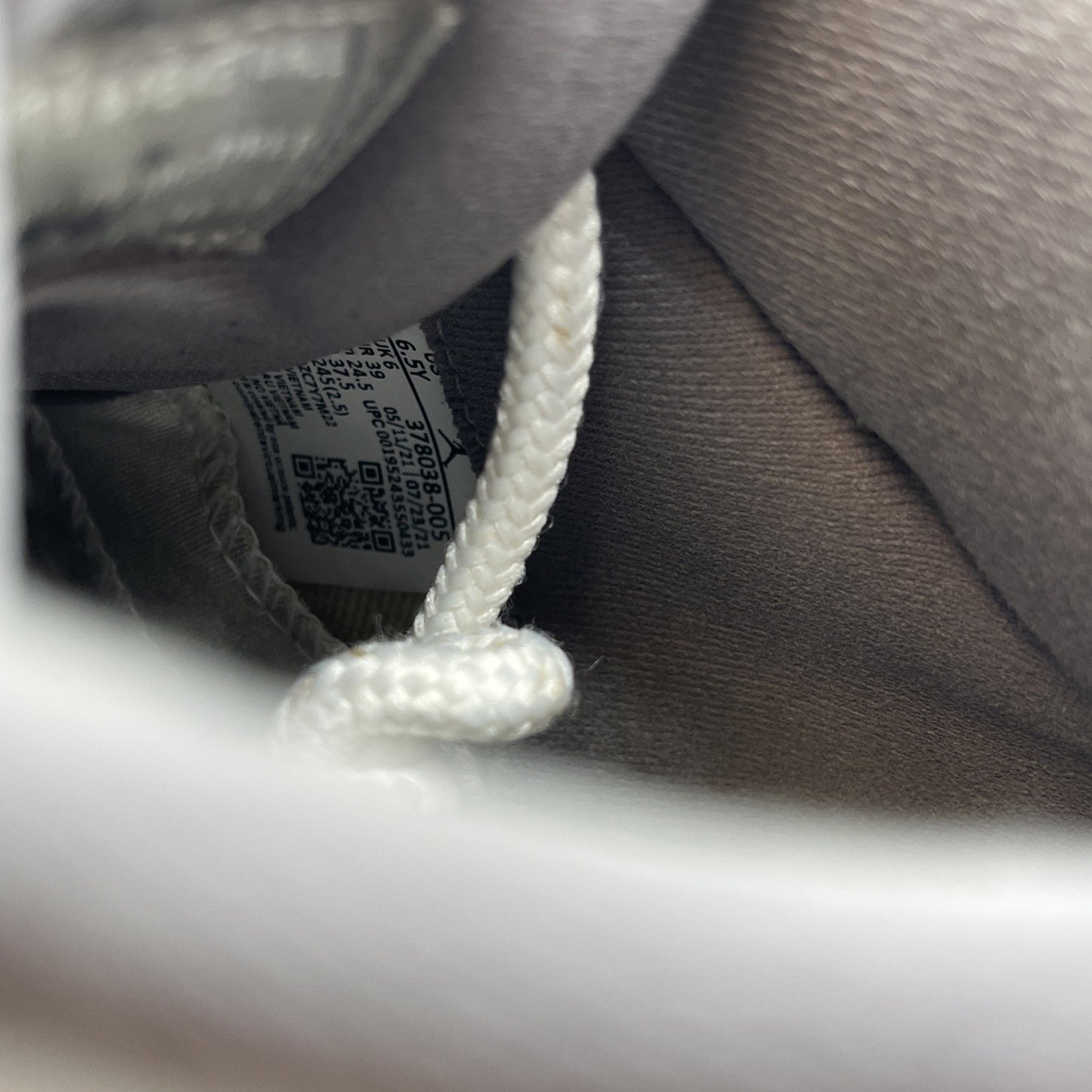 Size 6.5Y (GS) - Jordan 11 Retro 2021 Mid Cool Grey Suede Leather (378038-005)