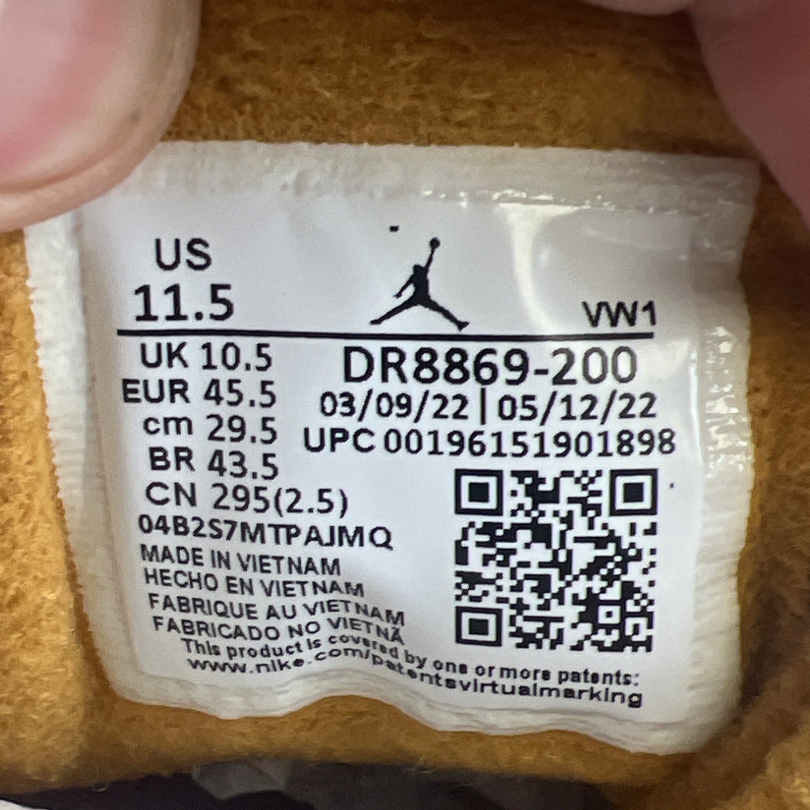 Size 11.5 - Air Jordan 3 Retro SE Winterized (DR8869-200)