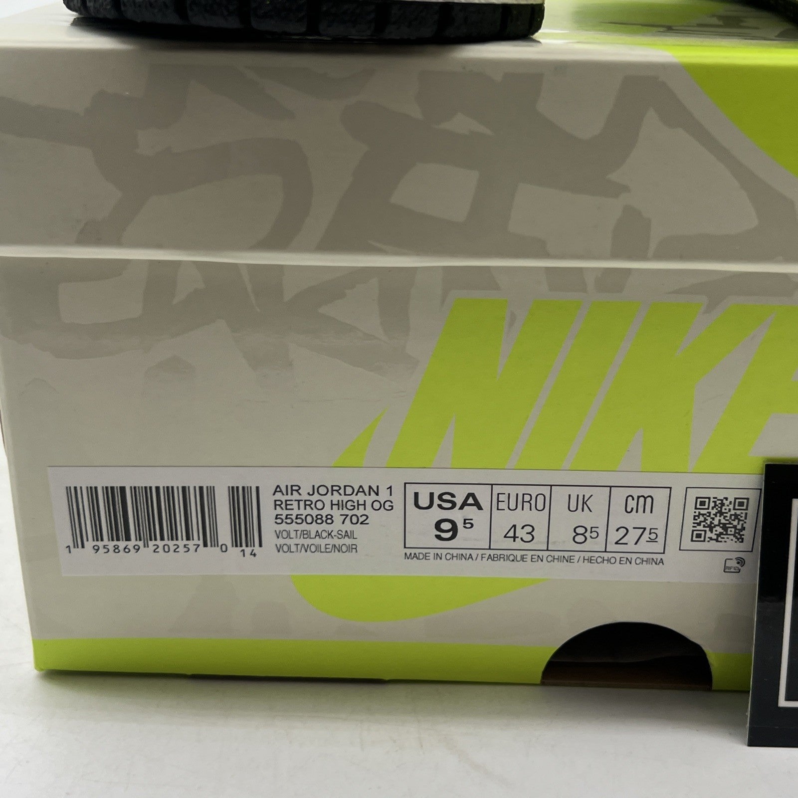 Size 9.5 - Air Jordan 1 Retro High OG Visionaire (555088-702).