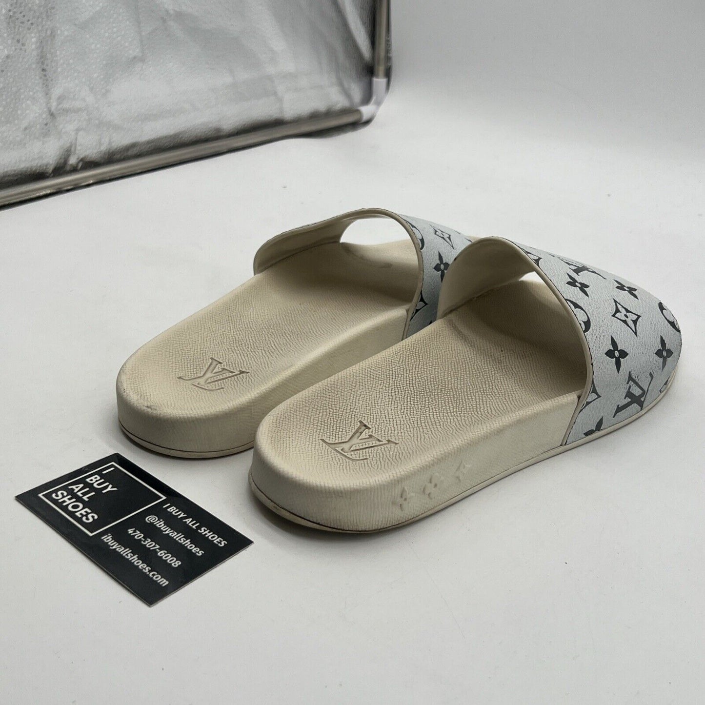 Size 10.5 - LOUIS VUITTON sandals white