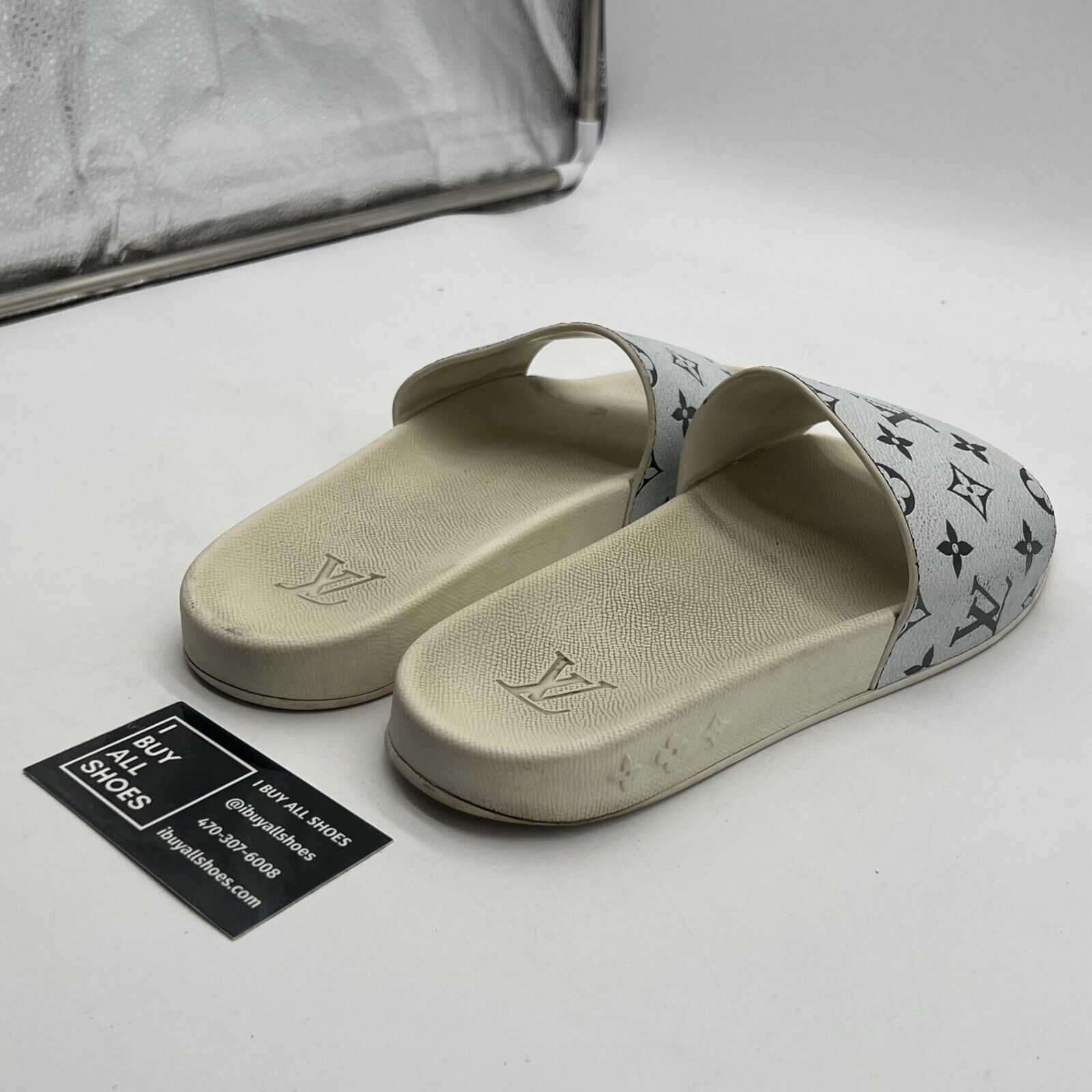 Size 10.5 - LOUIS VUITTON sandals white