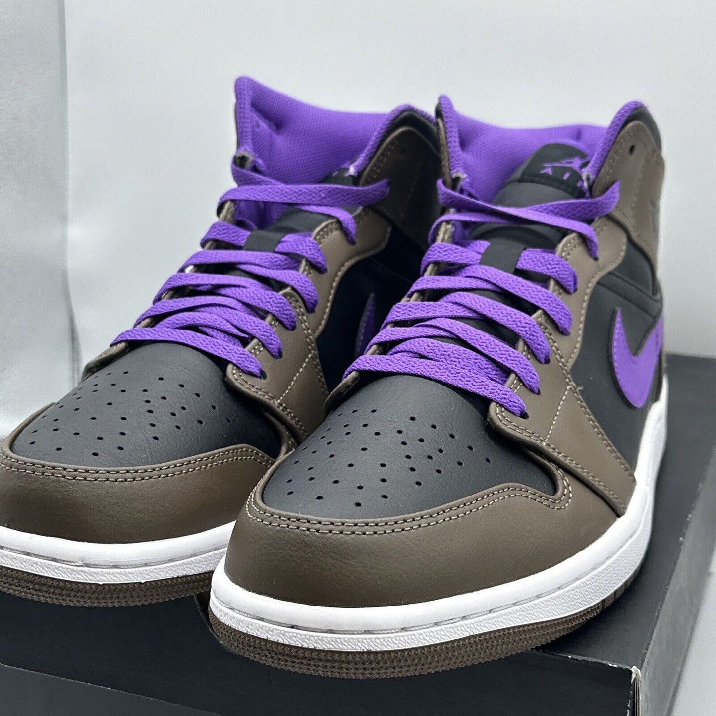 Mens Nike Air Jordan 1 Mid Sneakers (DQ8426 215) Size 11.5 Purple Brown Black OF