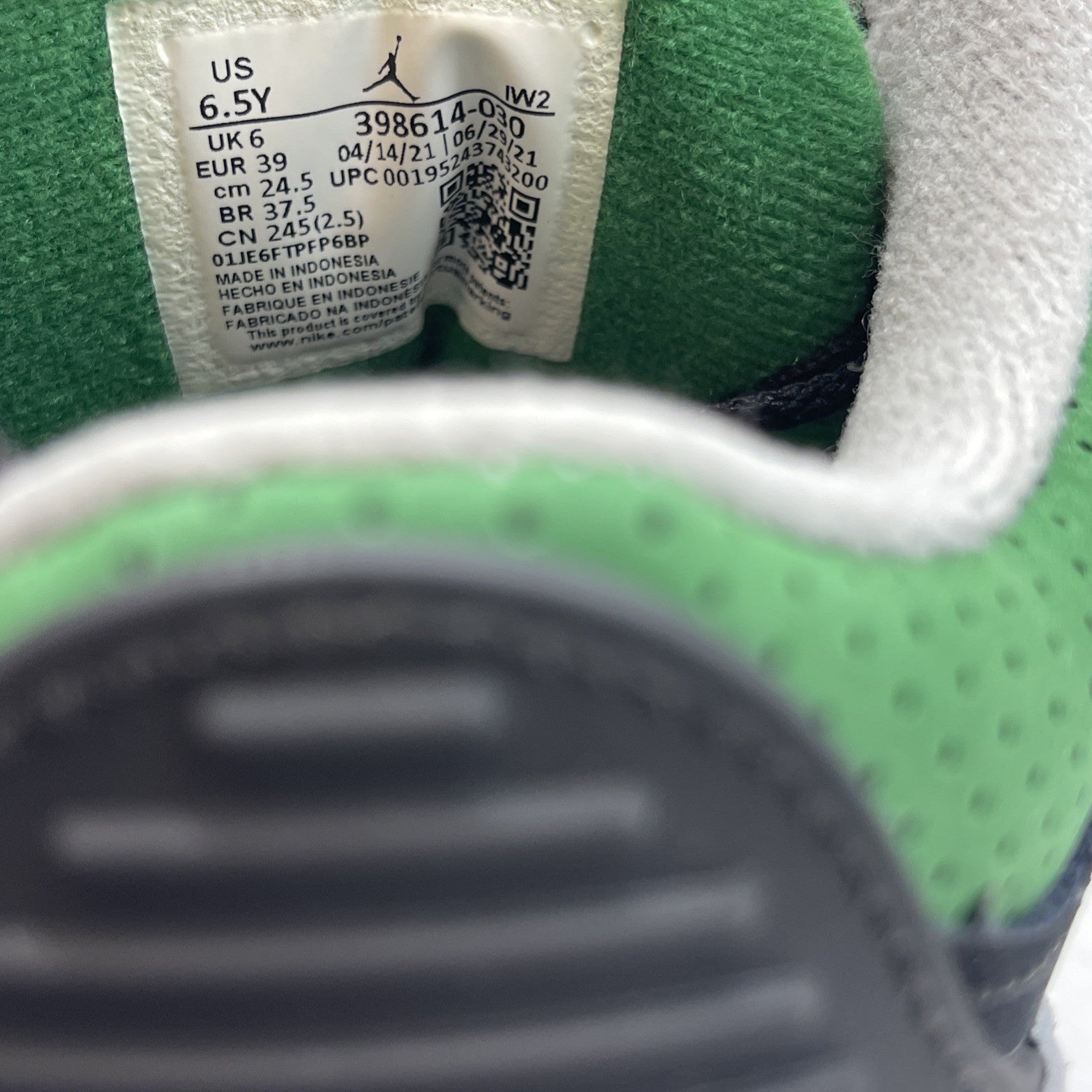 Size 6.5Y - Air Jordan 3 Retro Mid Pine Green (398614-030)