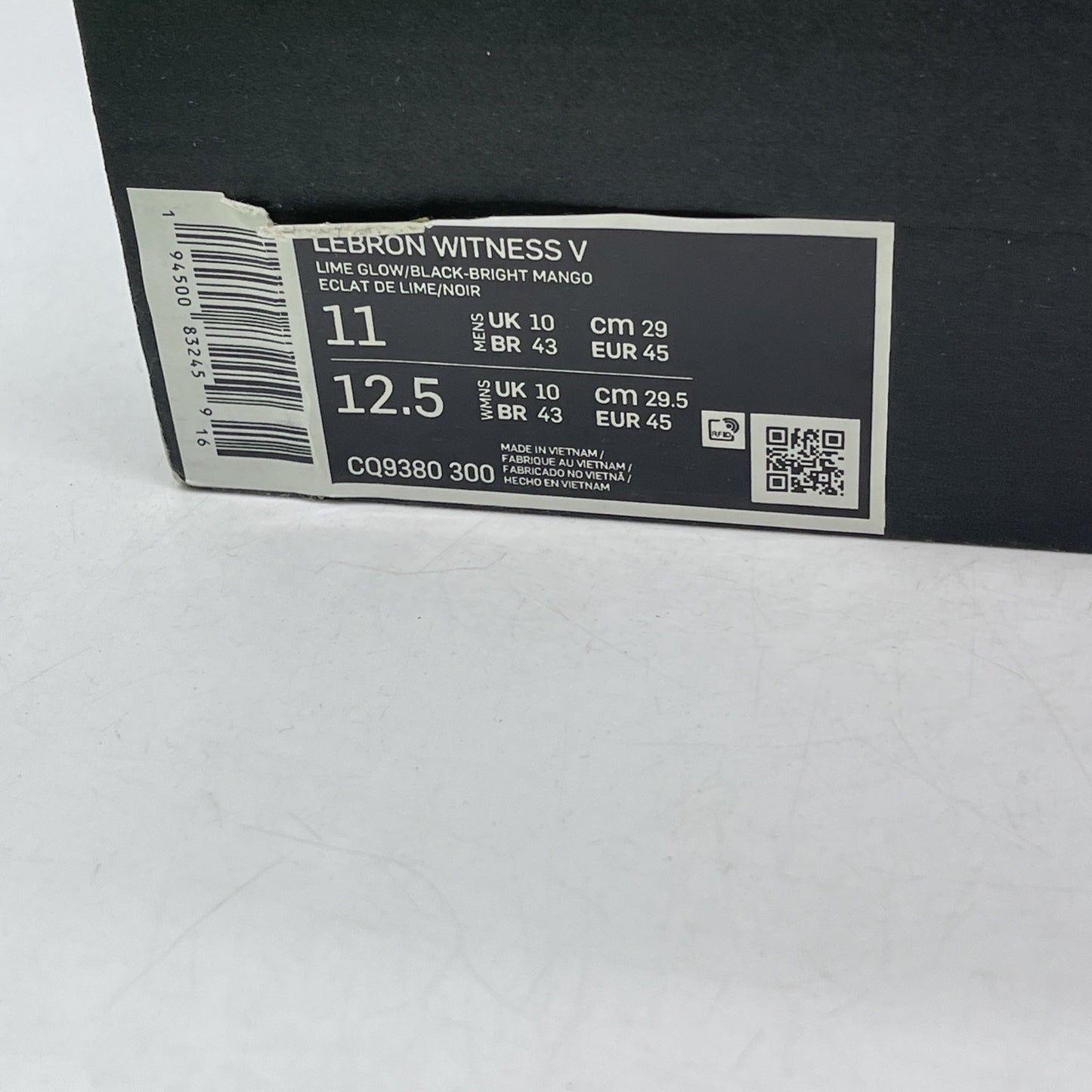 Size 11 - Nike LeBron Witness 5 Grinch (CQ9380-300)